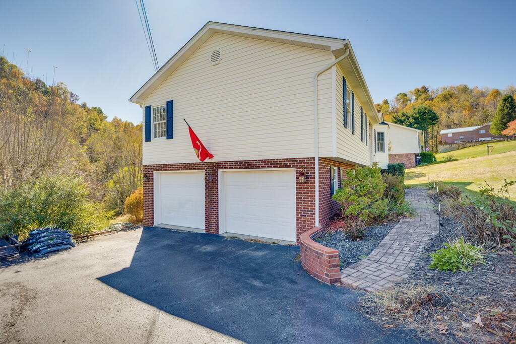 187 Hillside Dr.