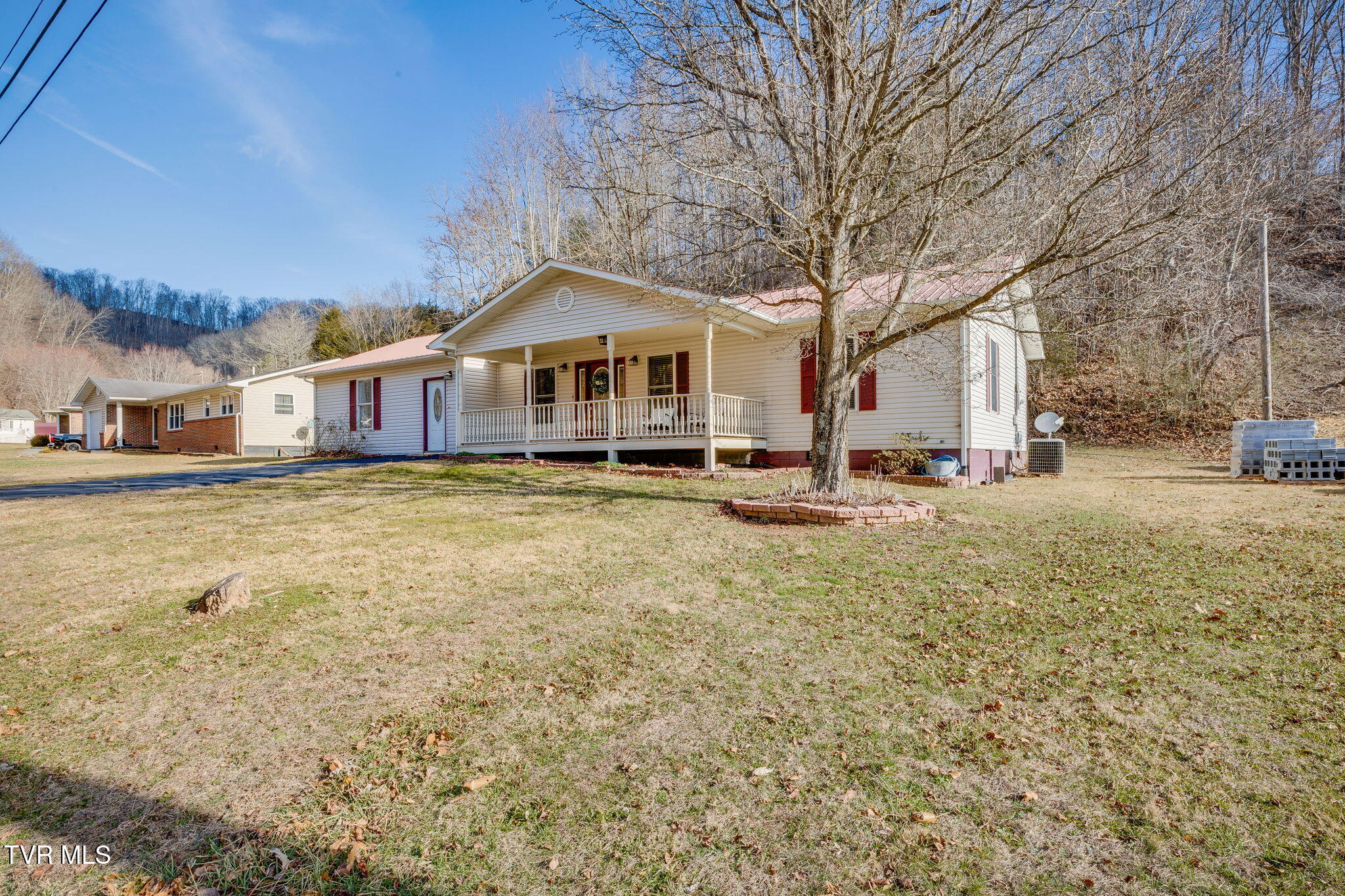 152 Country Oaks Drive