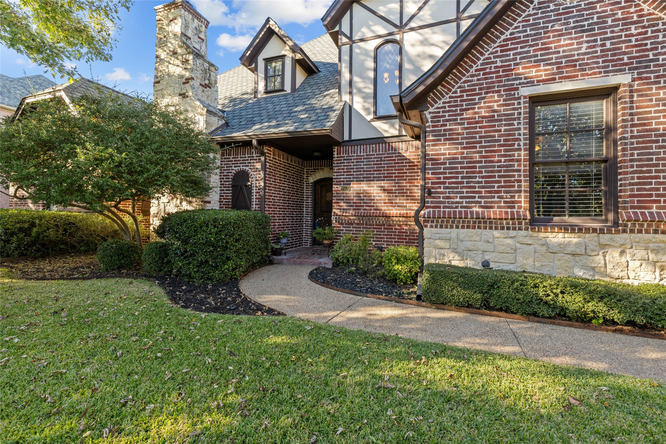2115 Westchester Drive
