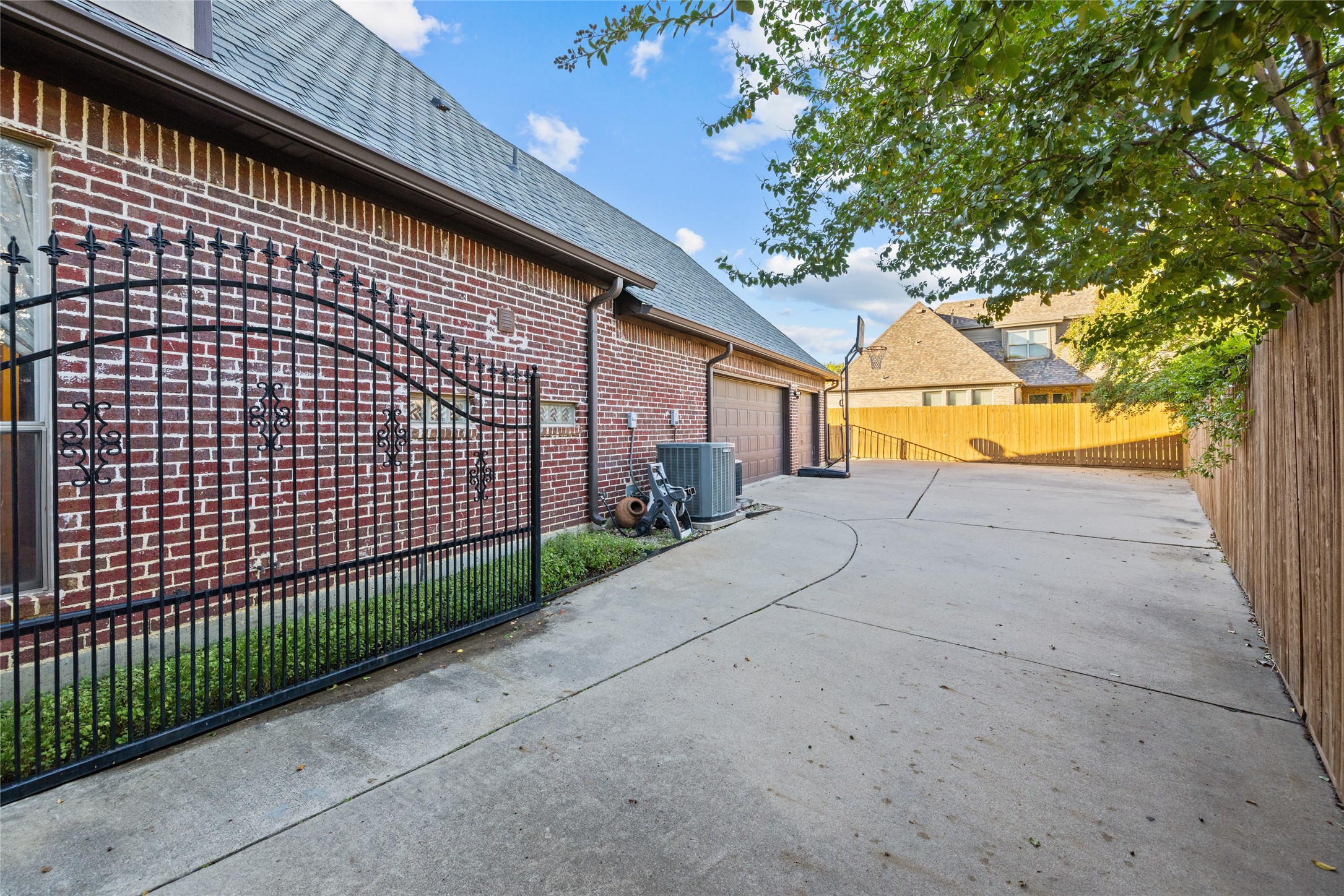 2115 Westchester Drive