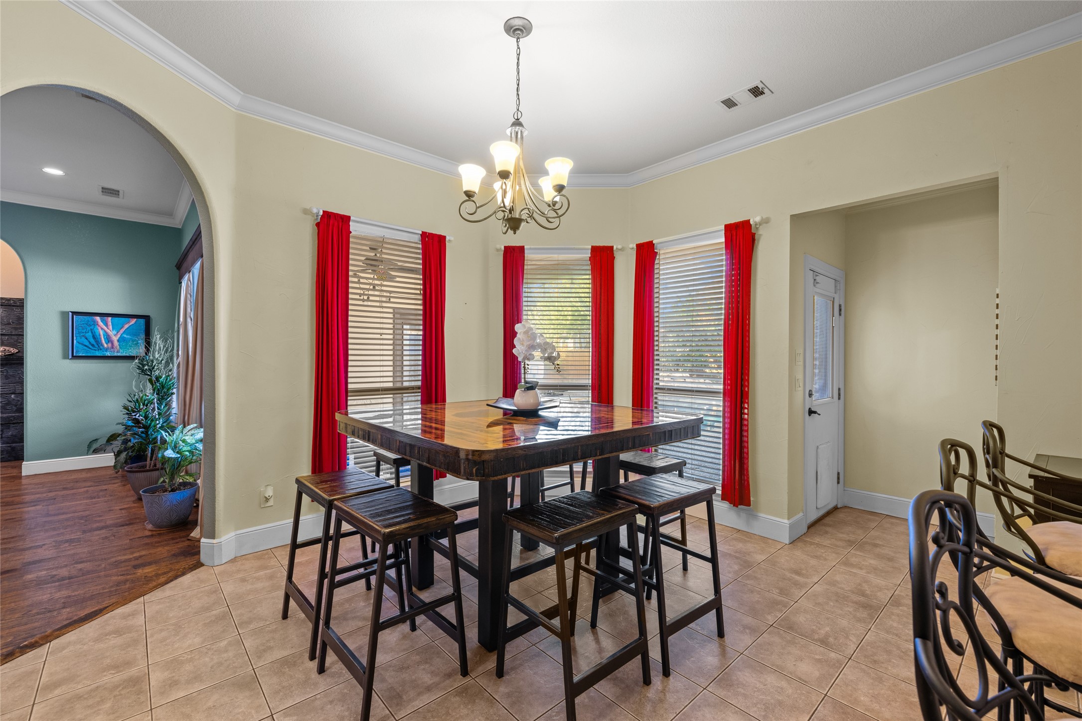 2115 Westchester Drive