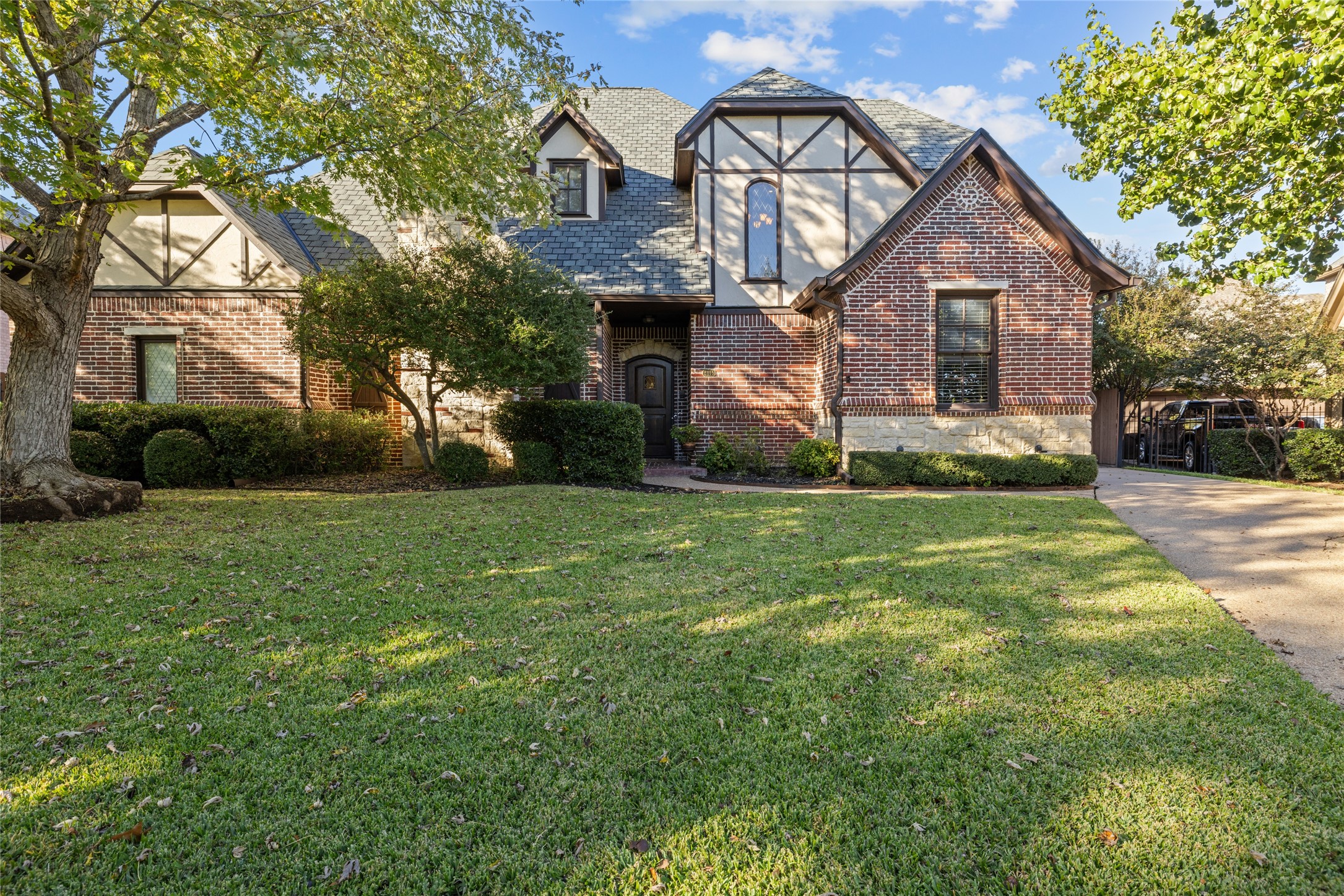 2115 Westchester Drive