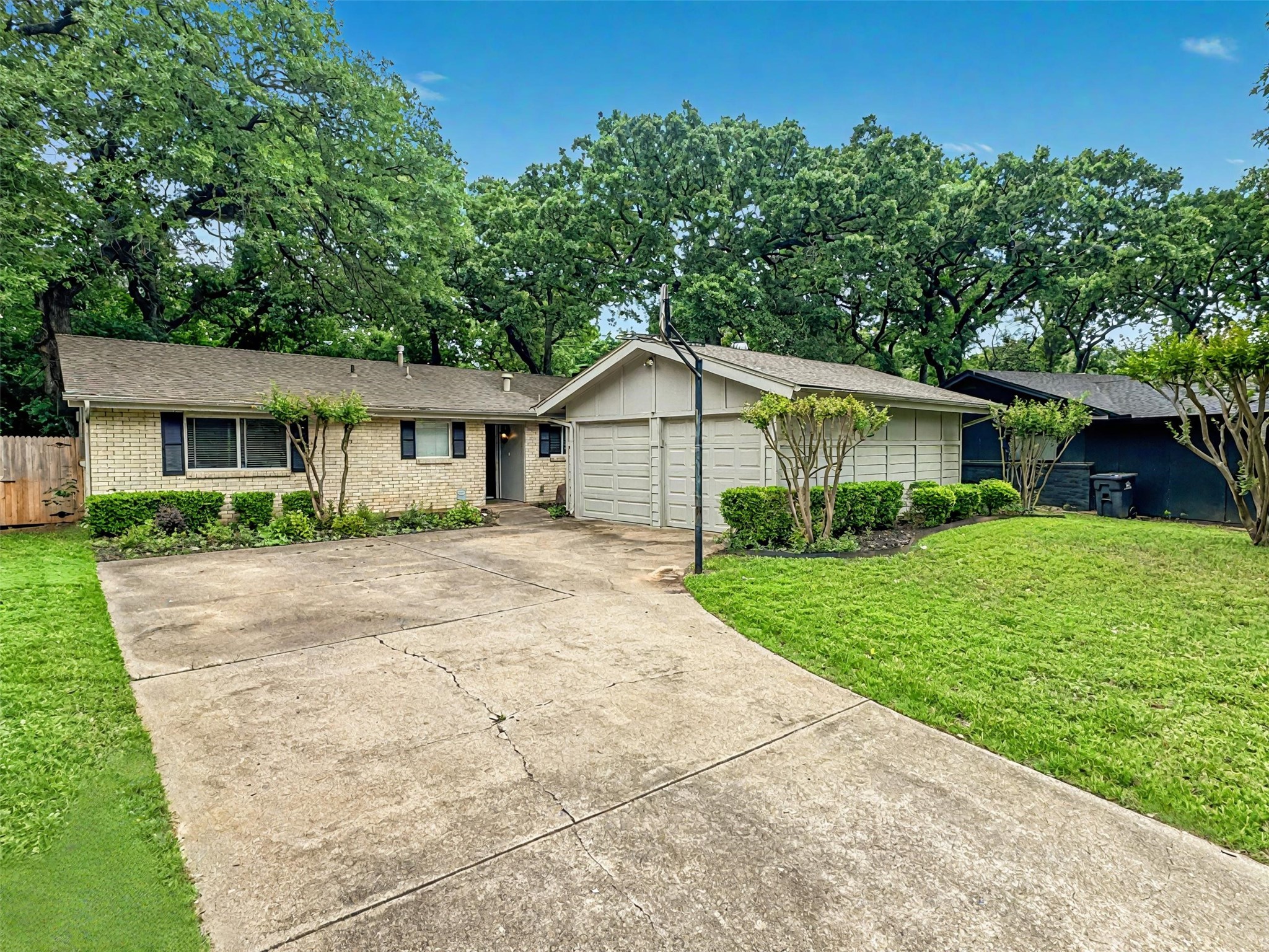 2704 Bellaire Court