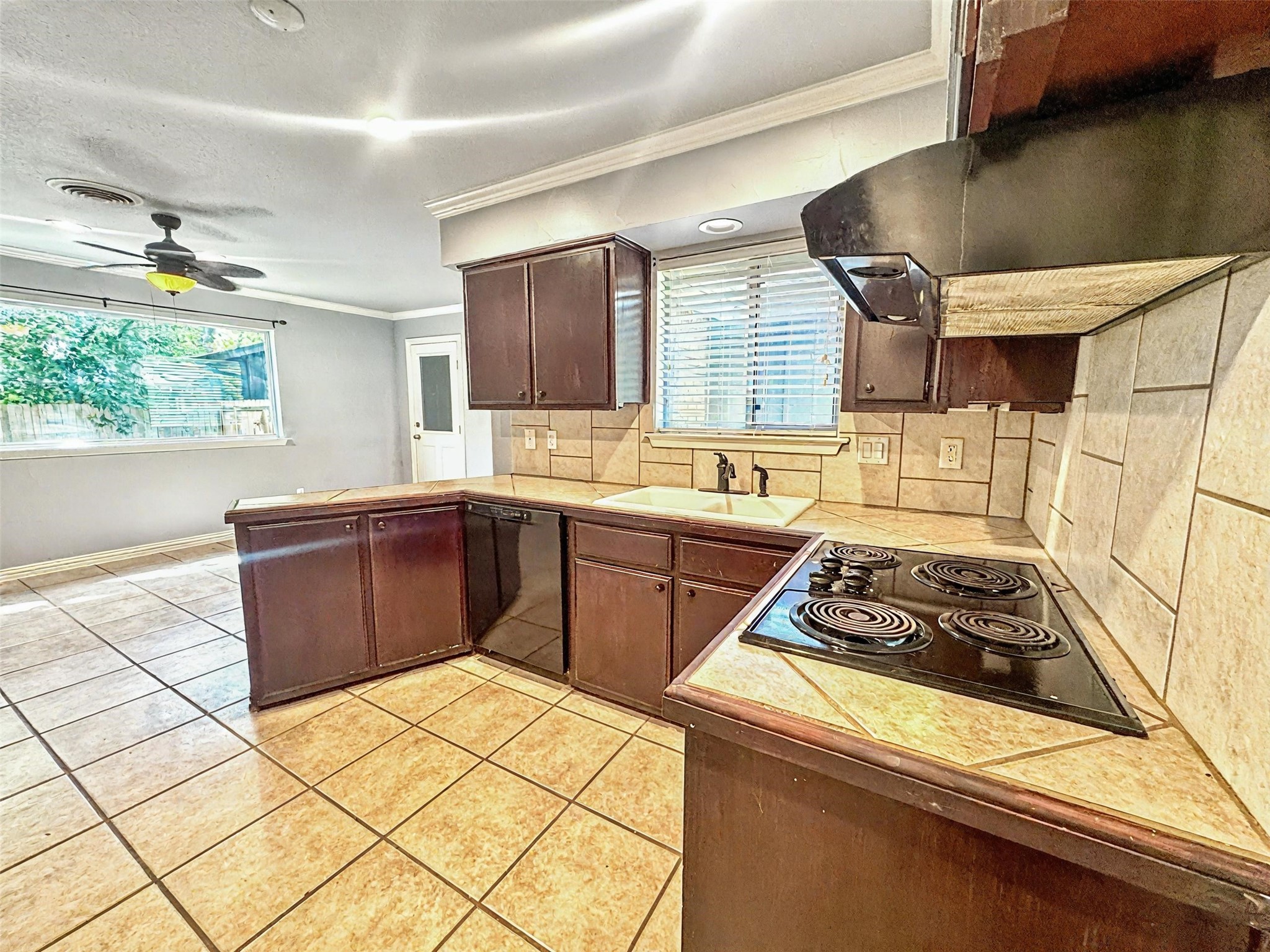 2704 Bellaire Court