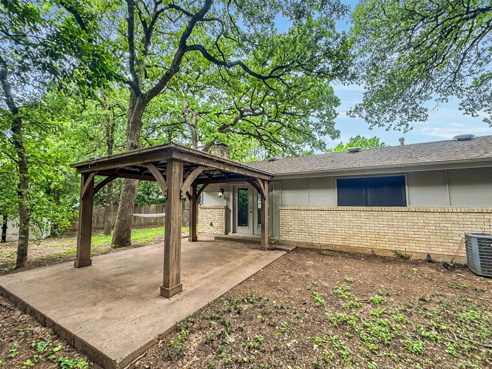 2704 Bellaire Court