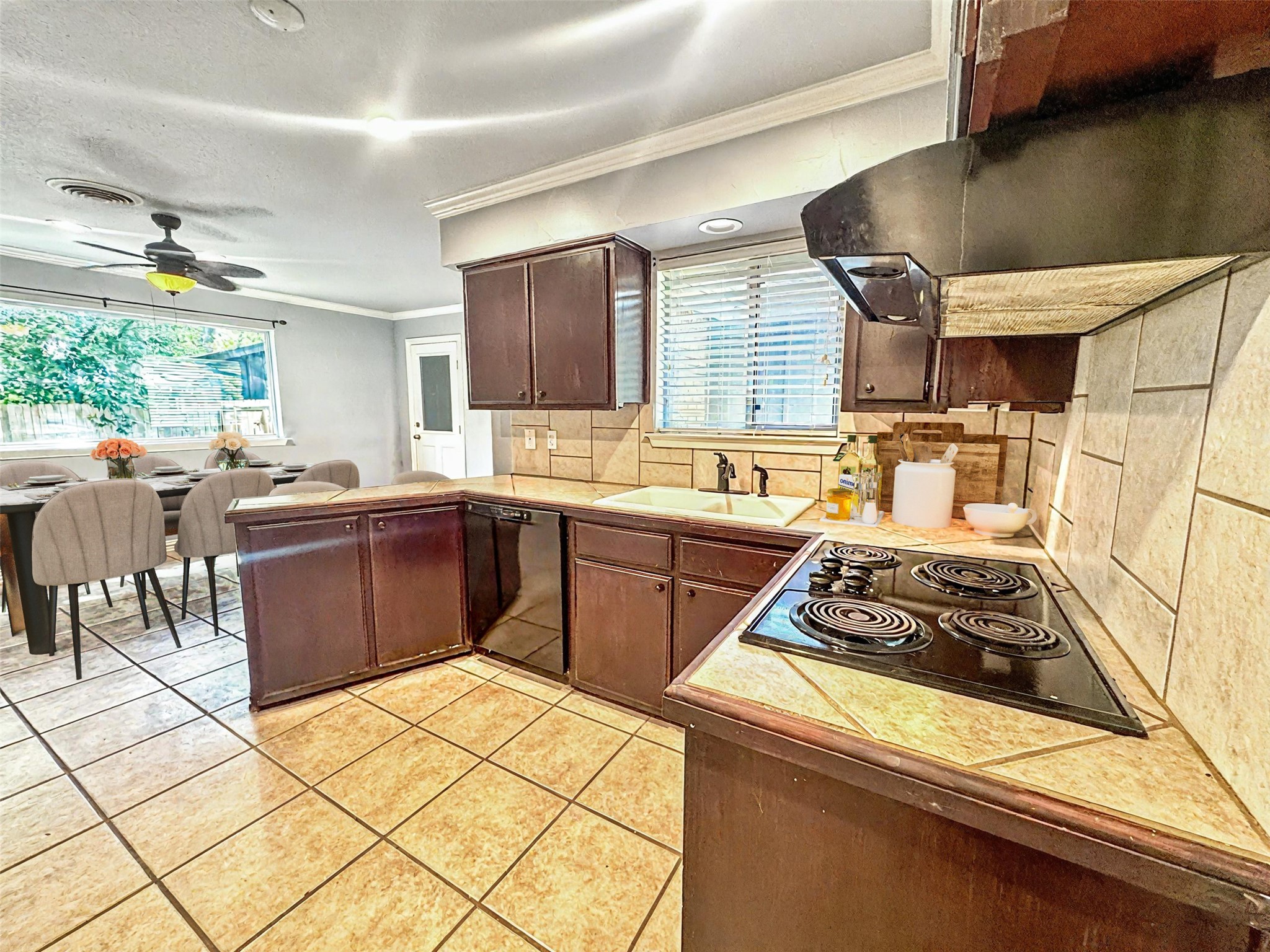 2704 Bellaire Court