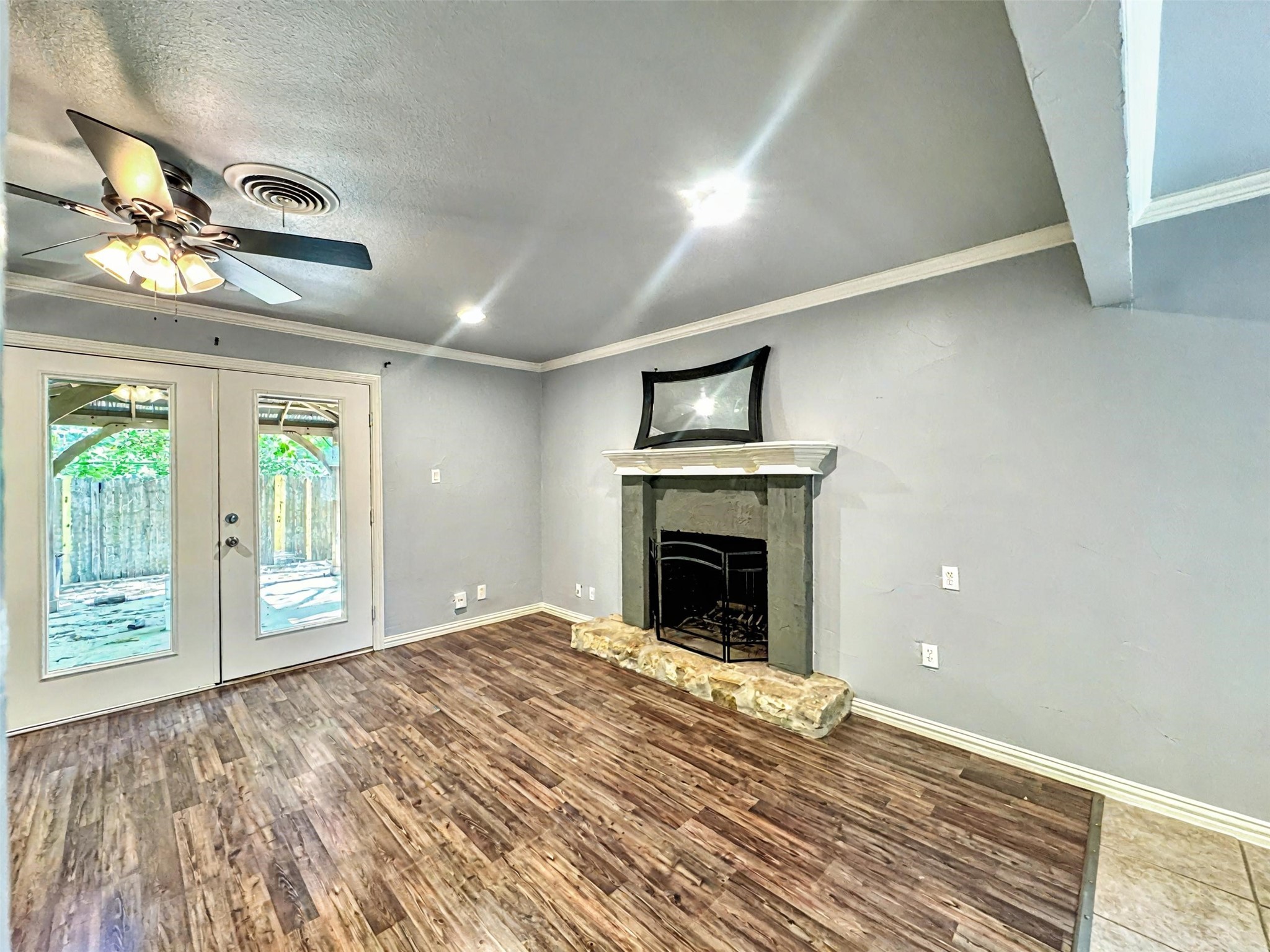 2704 Bellaire Court