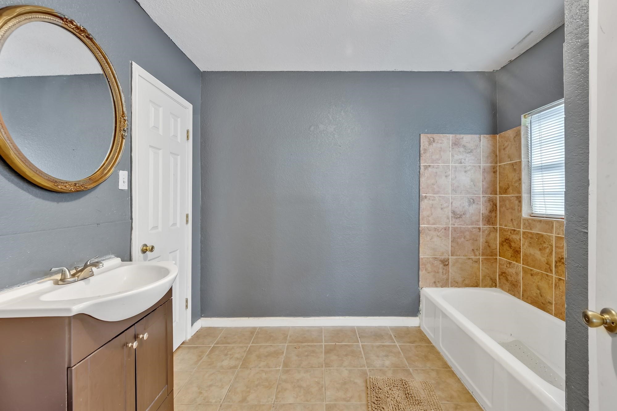 7101 E Lancaster Avenue