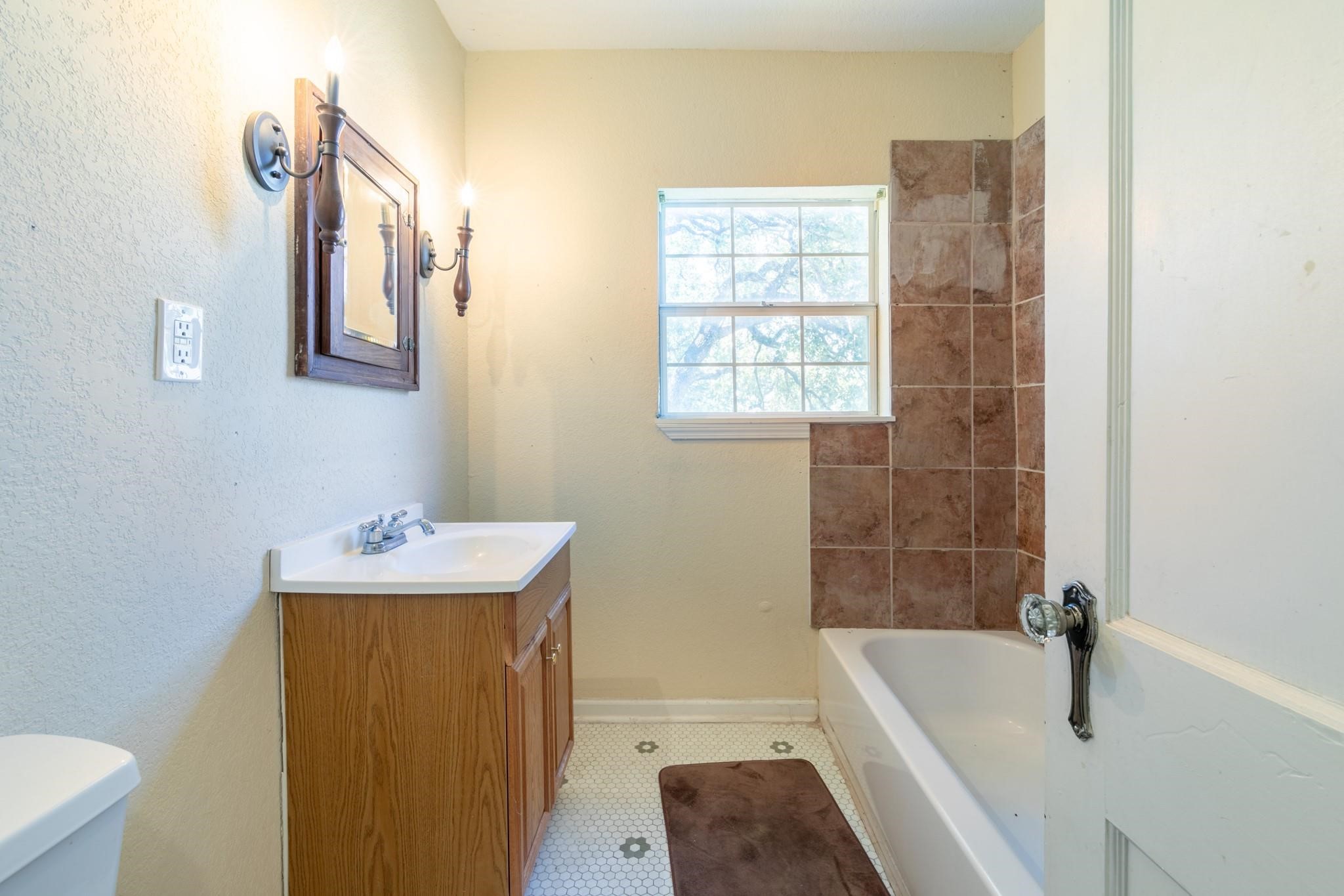 7101 E Lancaster Avenue