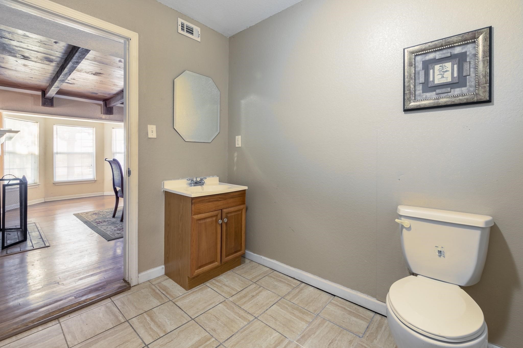 7101 E Lancaster Avenue