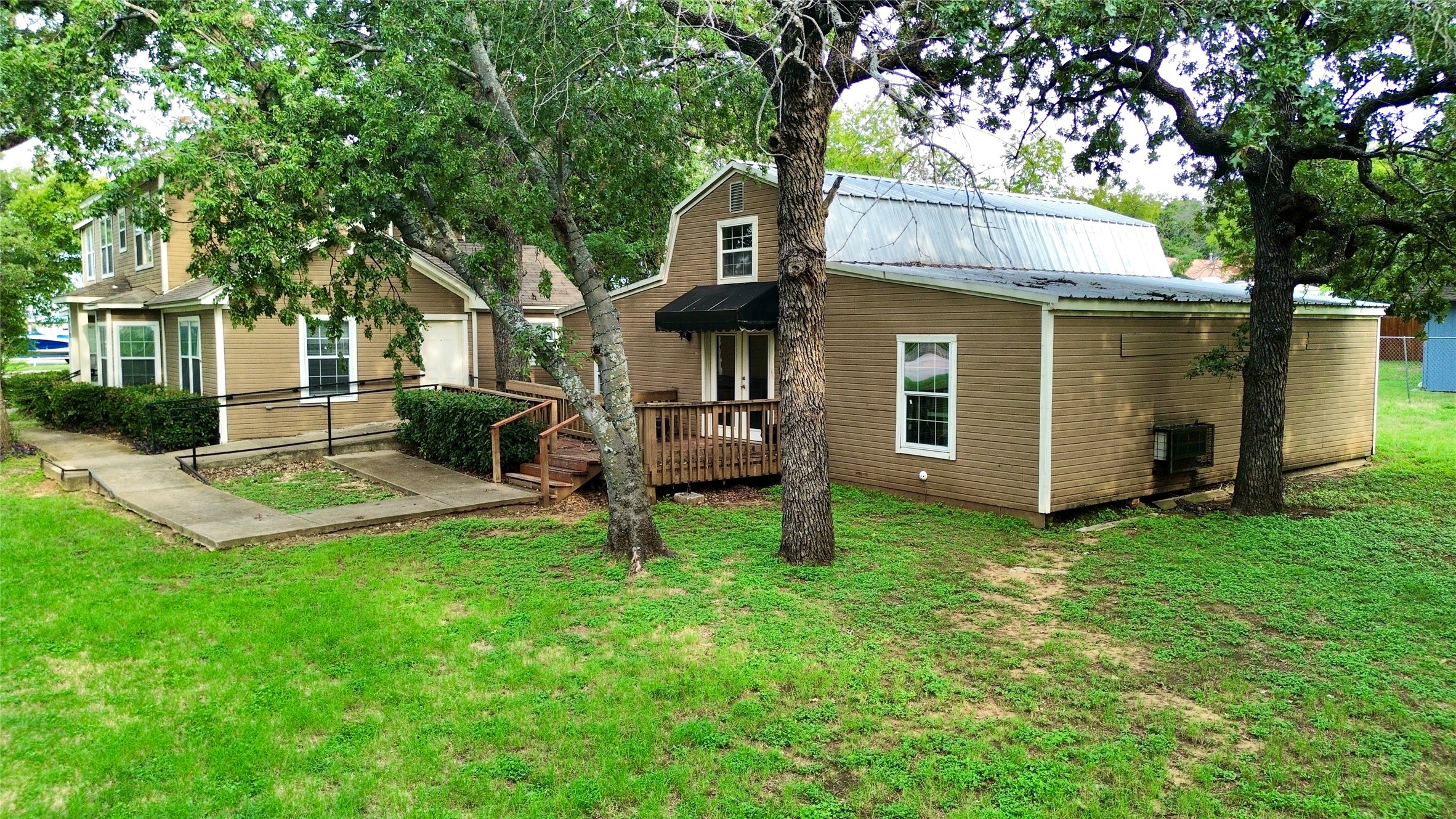 7101 E Lancaster Avenue