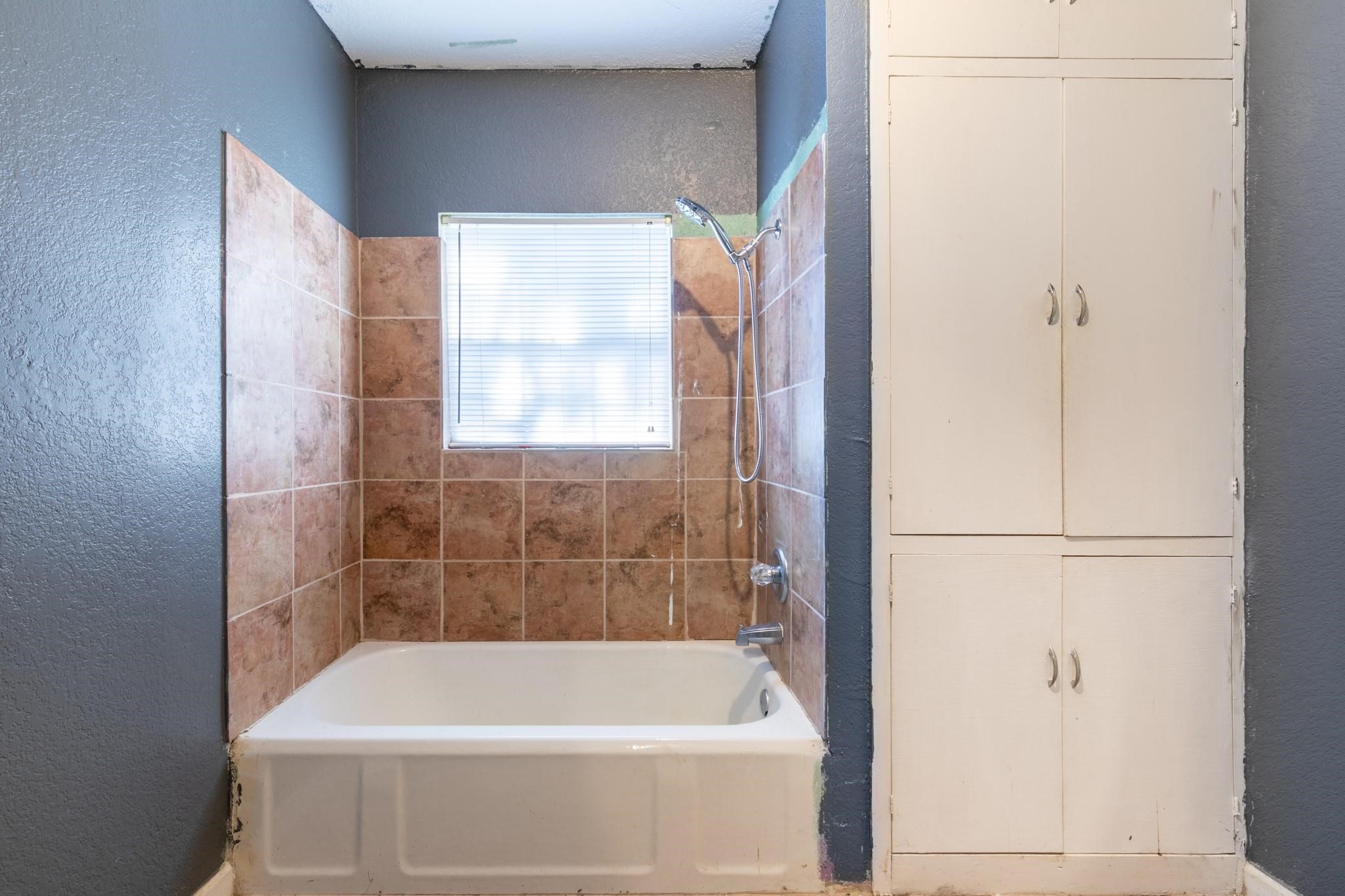 7101 E Lancaster Avenue