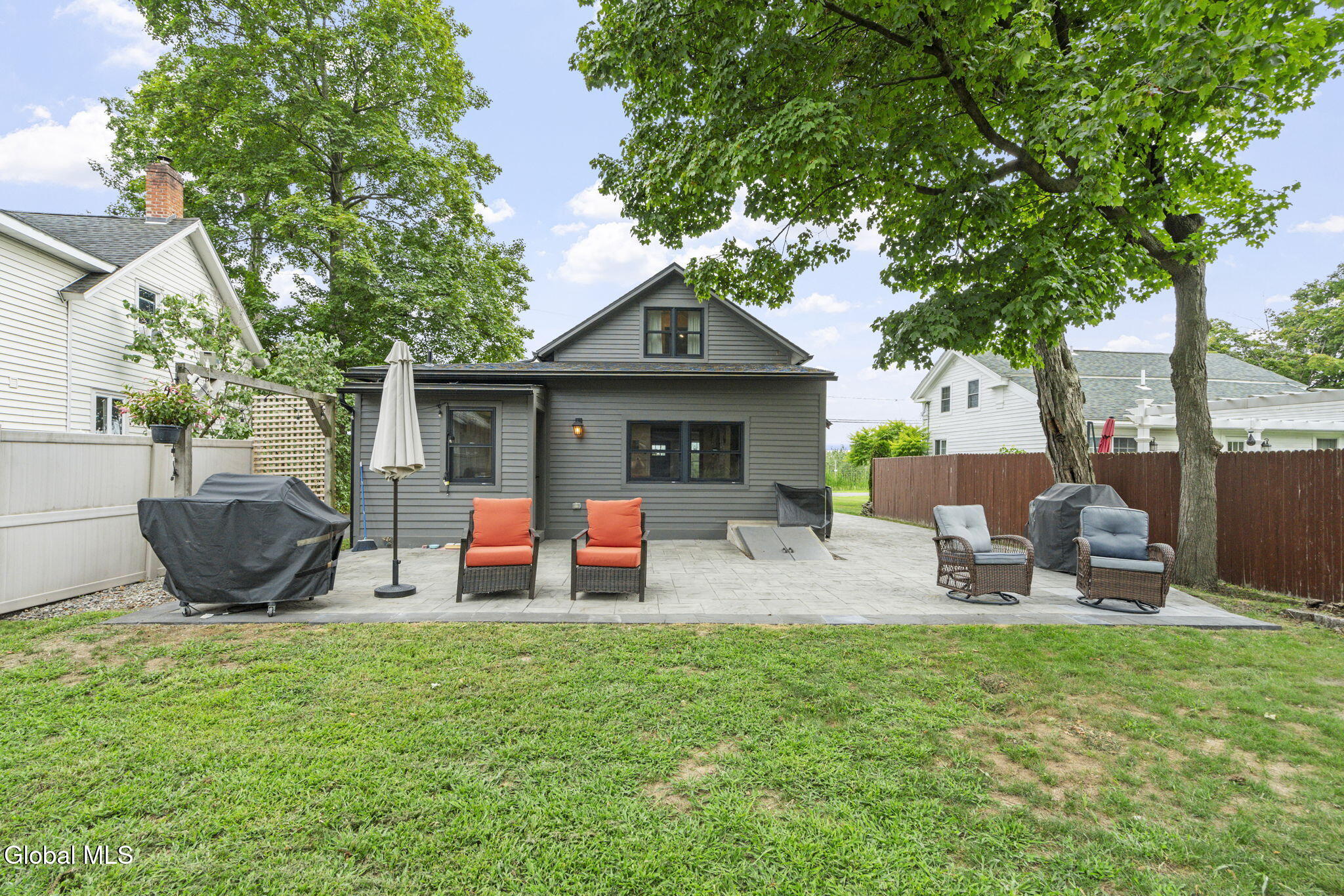 12 Sunset Avenue