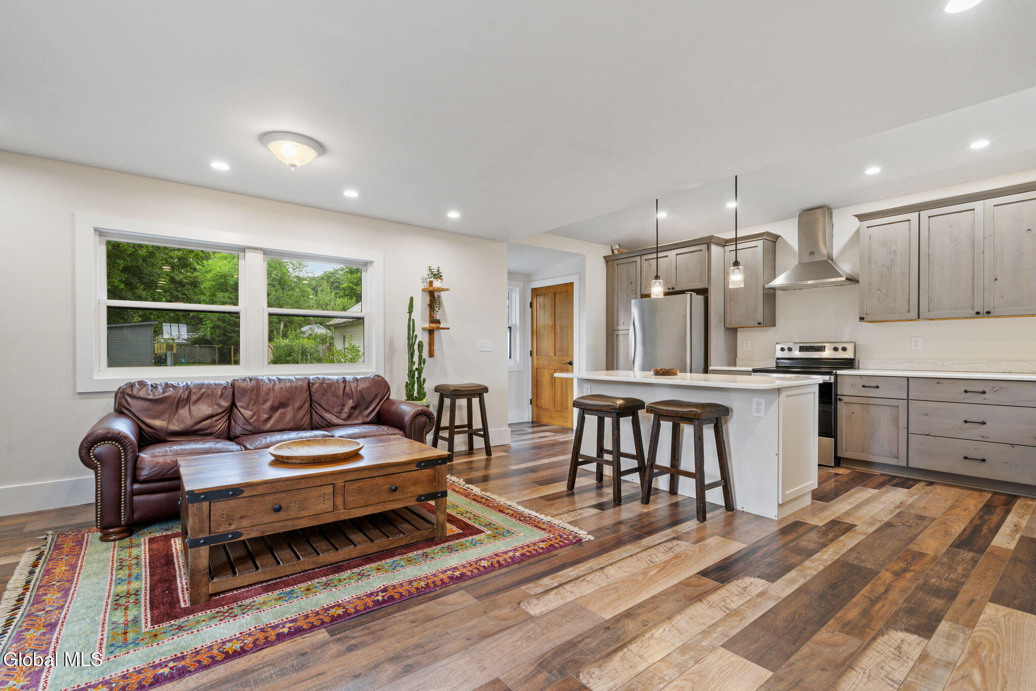 12 Sunset Avenue