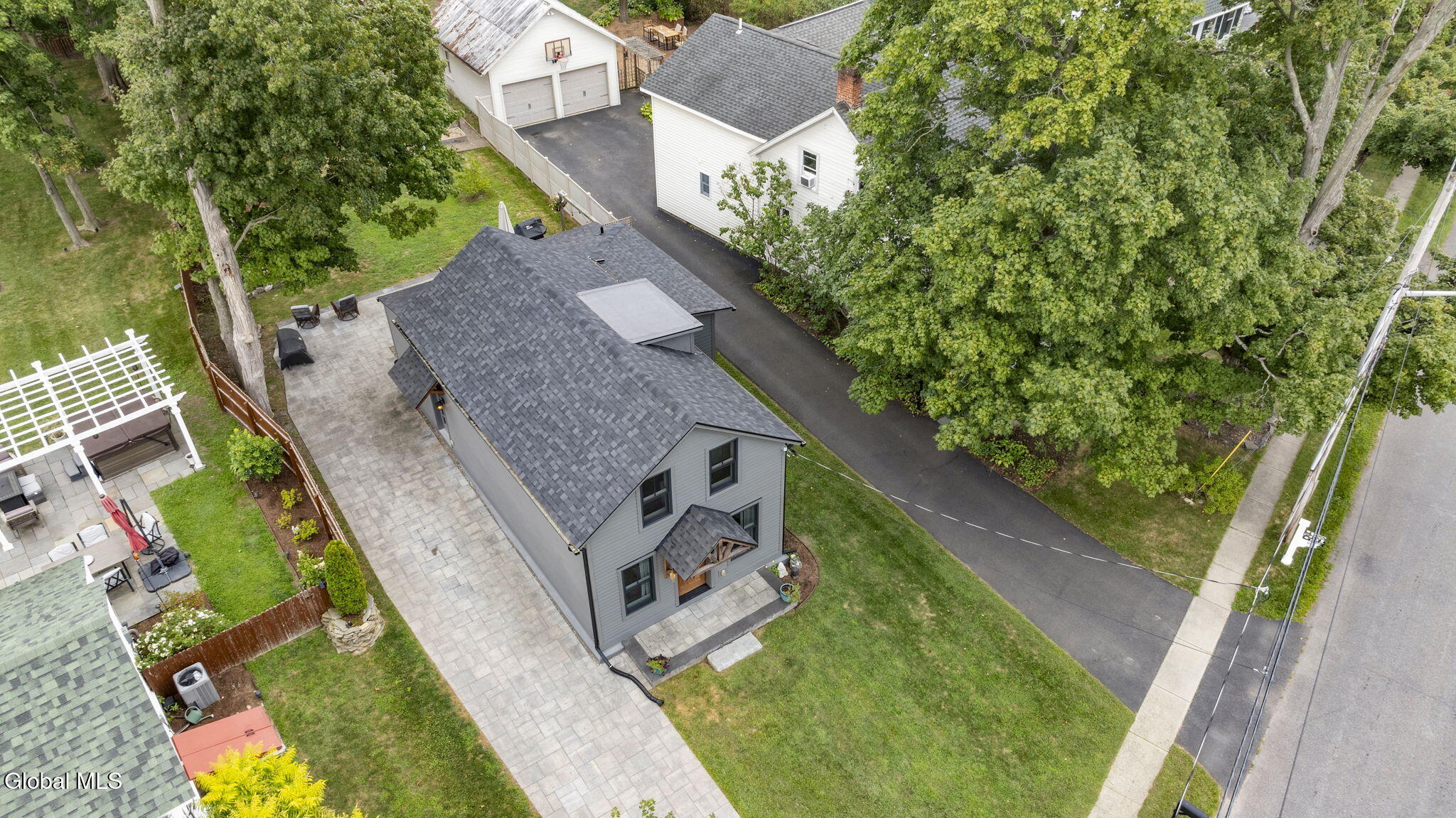 12 Sunset Avenue