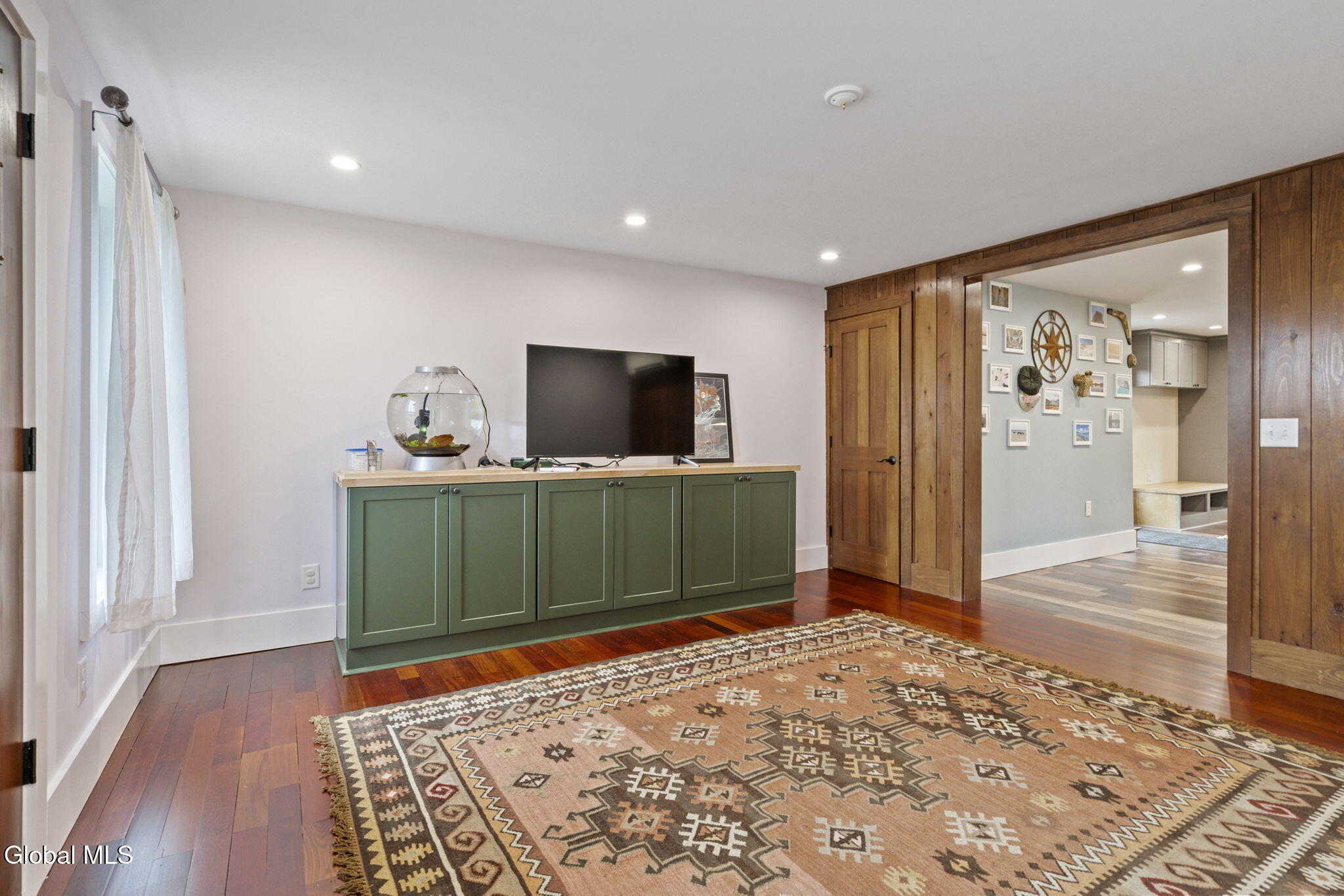 12 Sunset Avenue