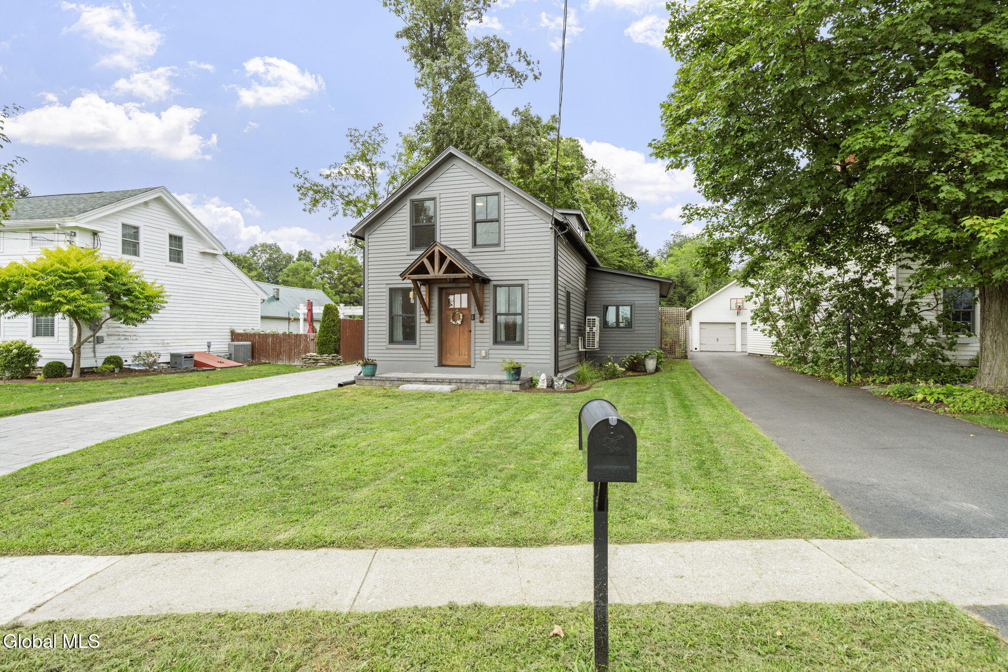 12 Sunset Avenue