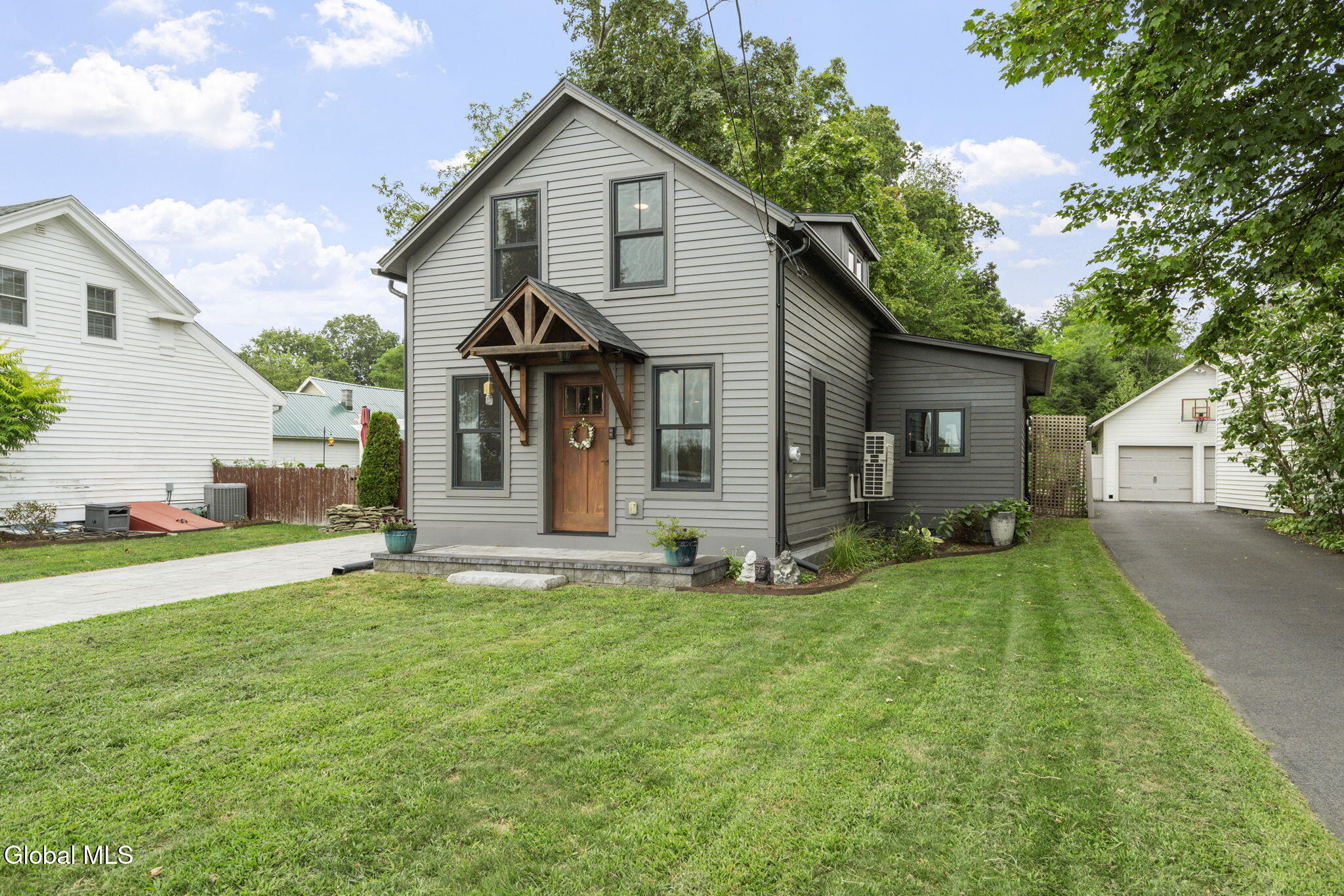 12 Sunset Avenue