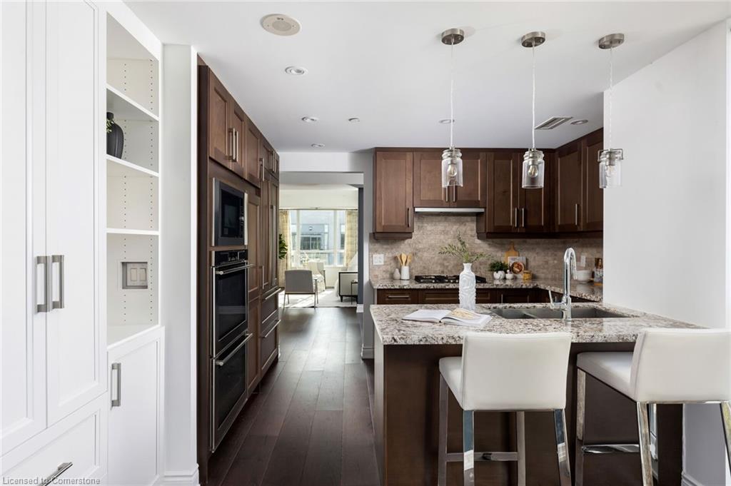 815-3500 Lakeshore Road W Unit: 815