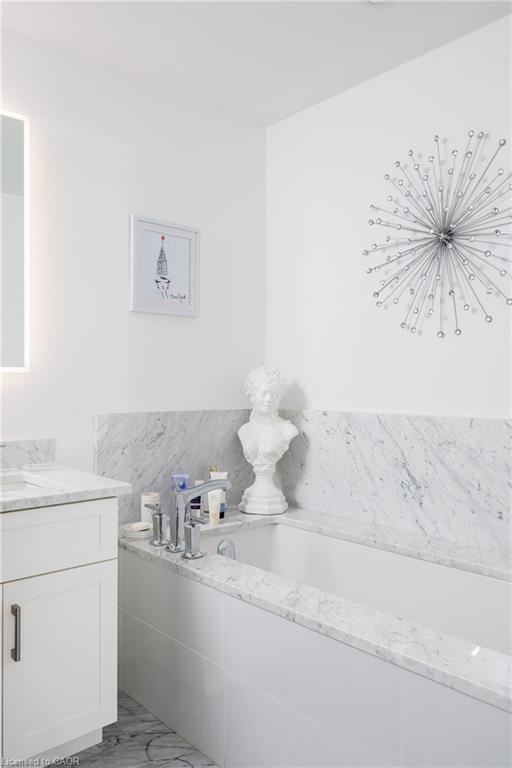1802-2060 Lakeshore Road Unit: 1802