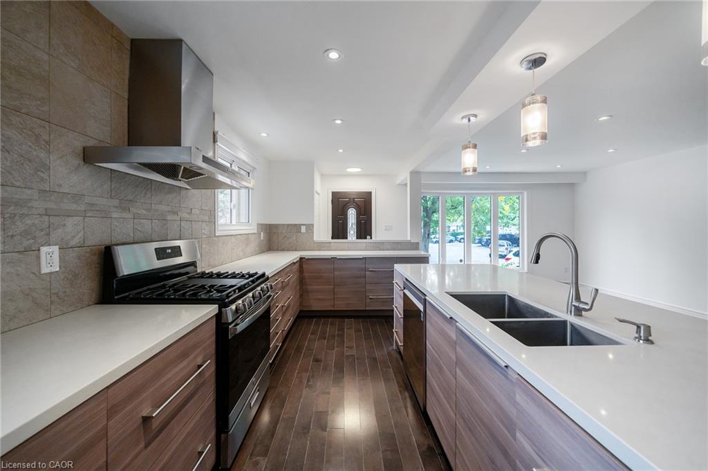1254 Napier Crescent