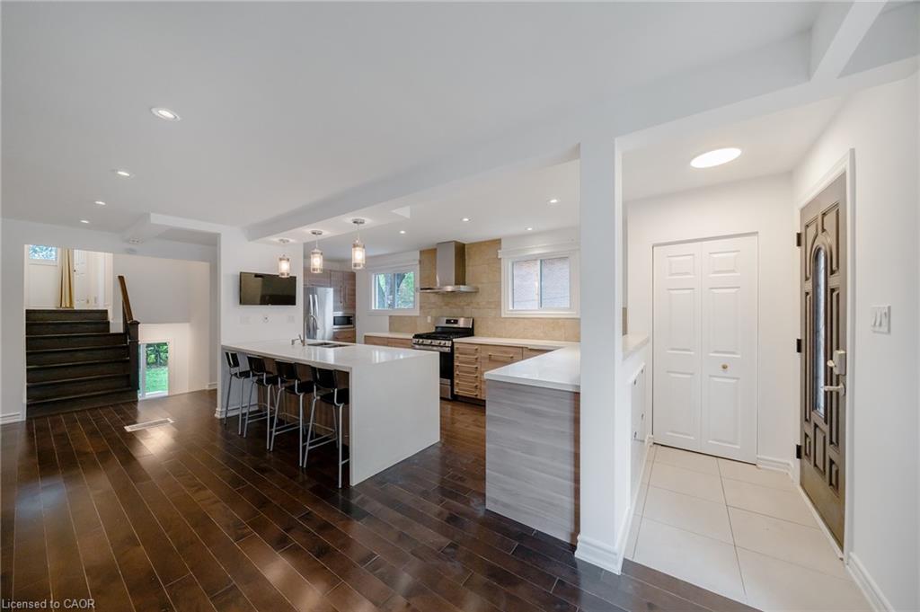 1254 Napier Crescent