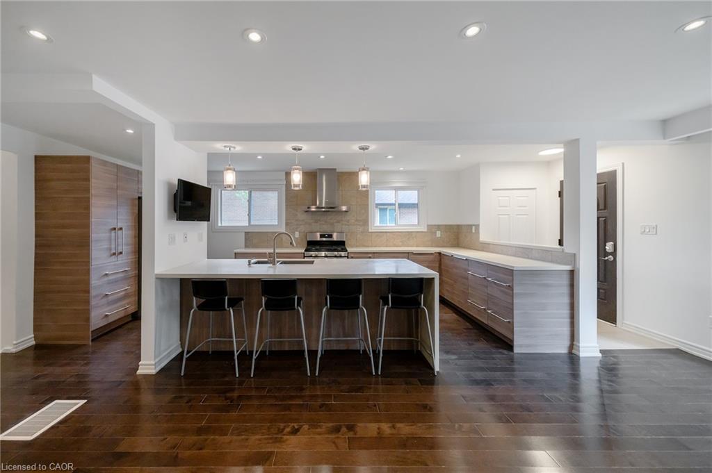 1254 Napier Crescent