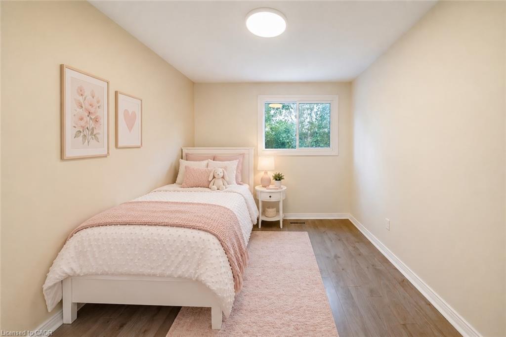 1254 Napier Crescent