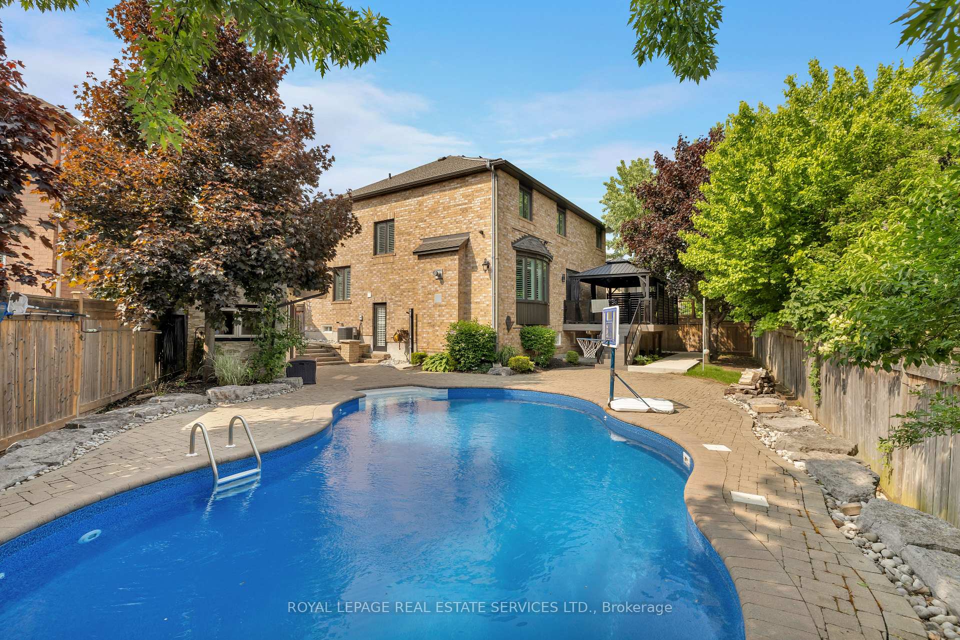 2225 Glazebrook Circle