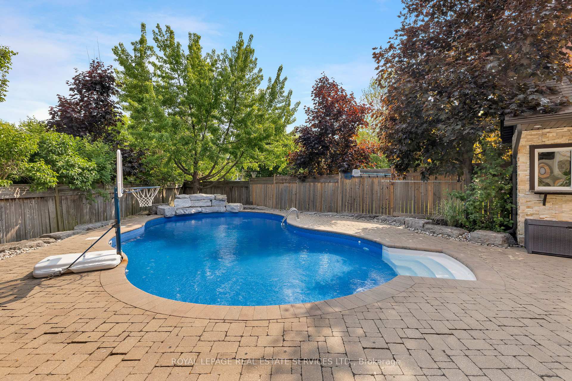 2225 Glazebrook Circle