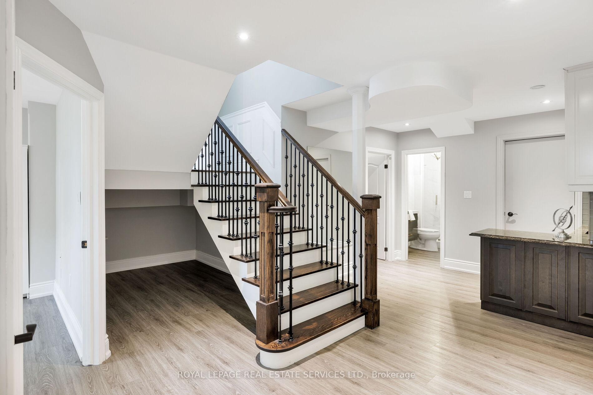 2225 Glazebrook Circle