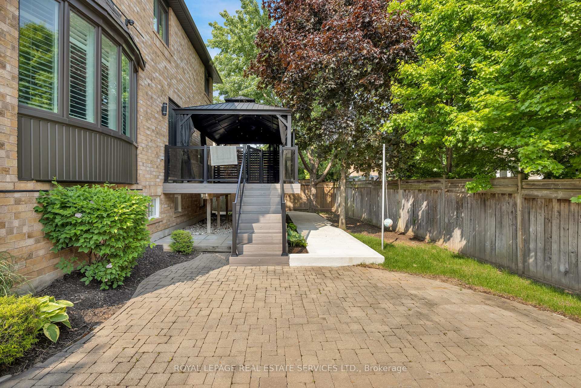 2225 Glazebrook Circle