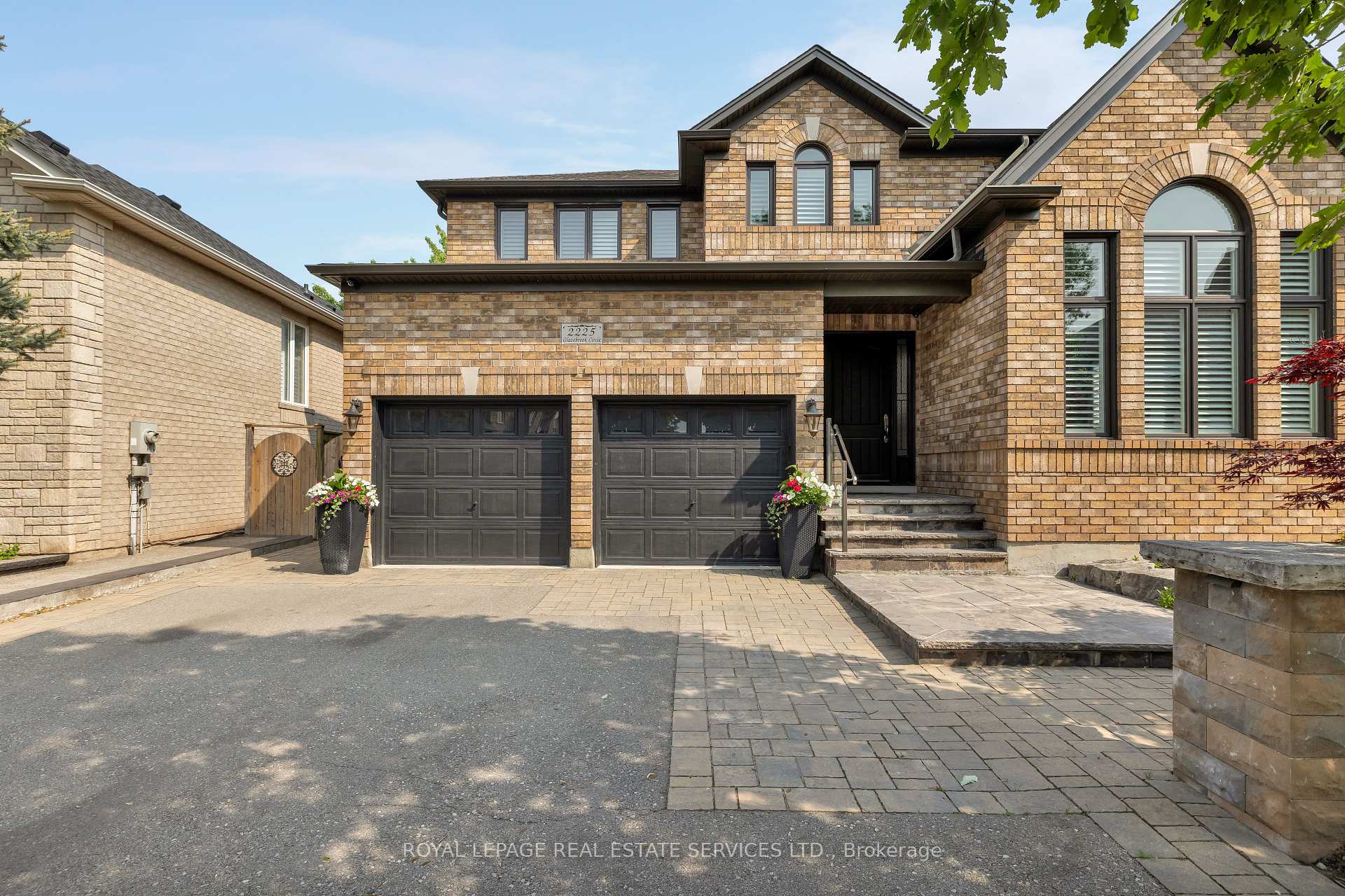 2225 Glazebrook Circle