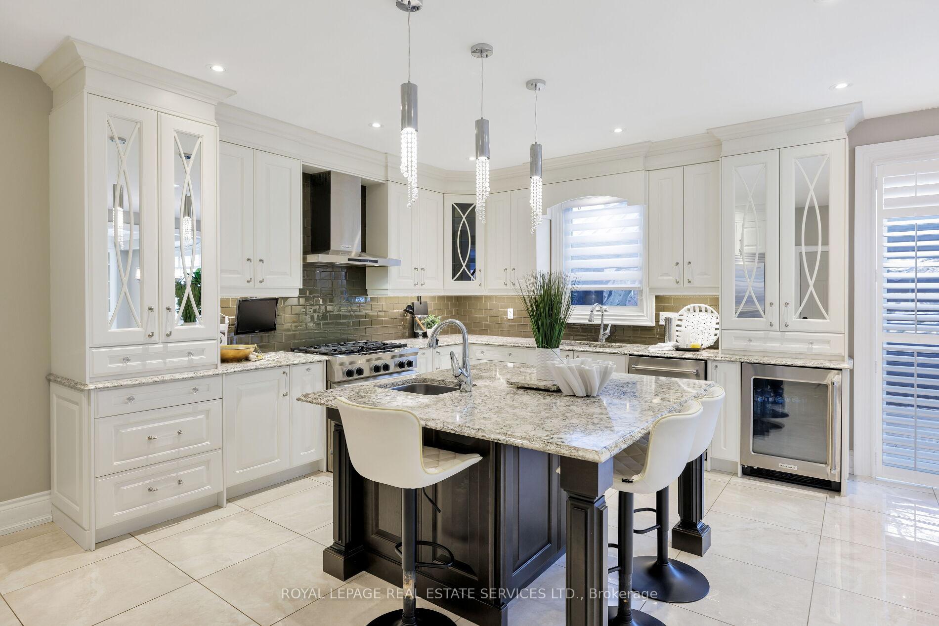2225 Glazebrook Circle