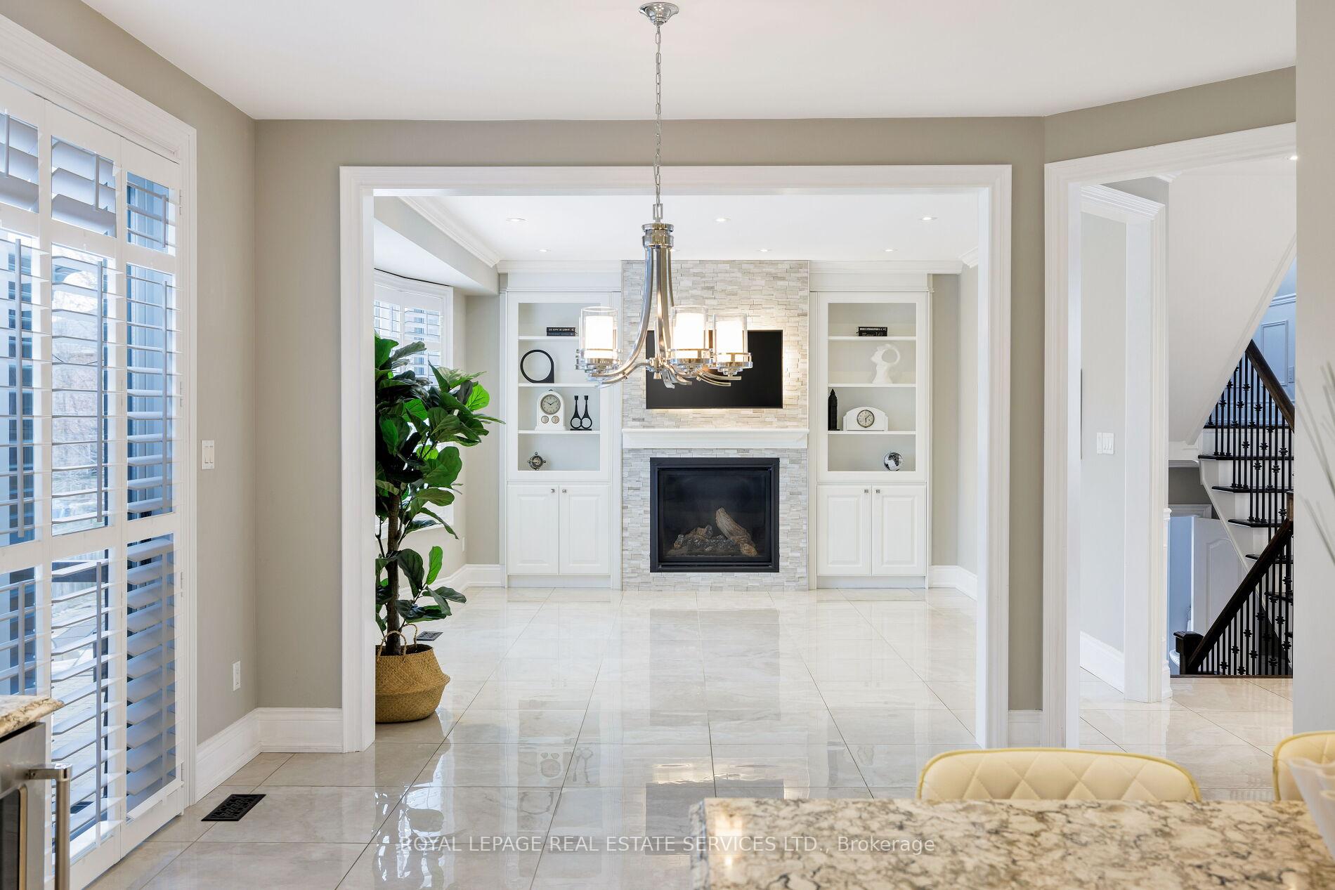 2225 Glazebrook Circle