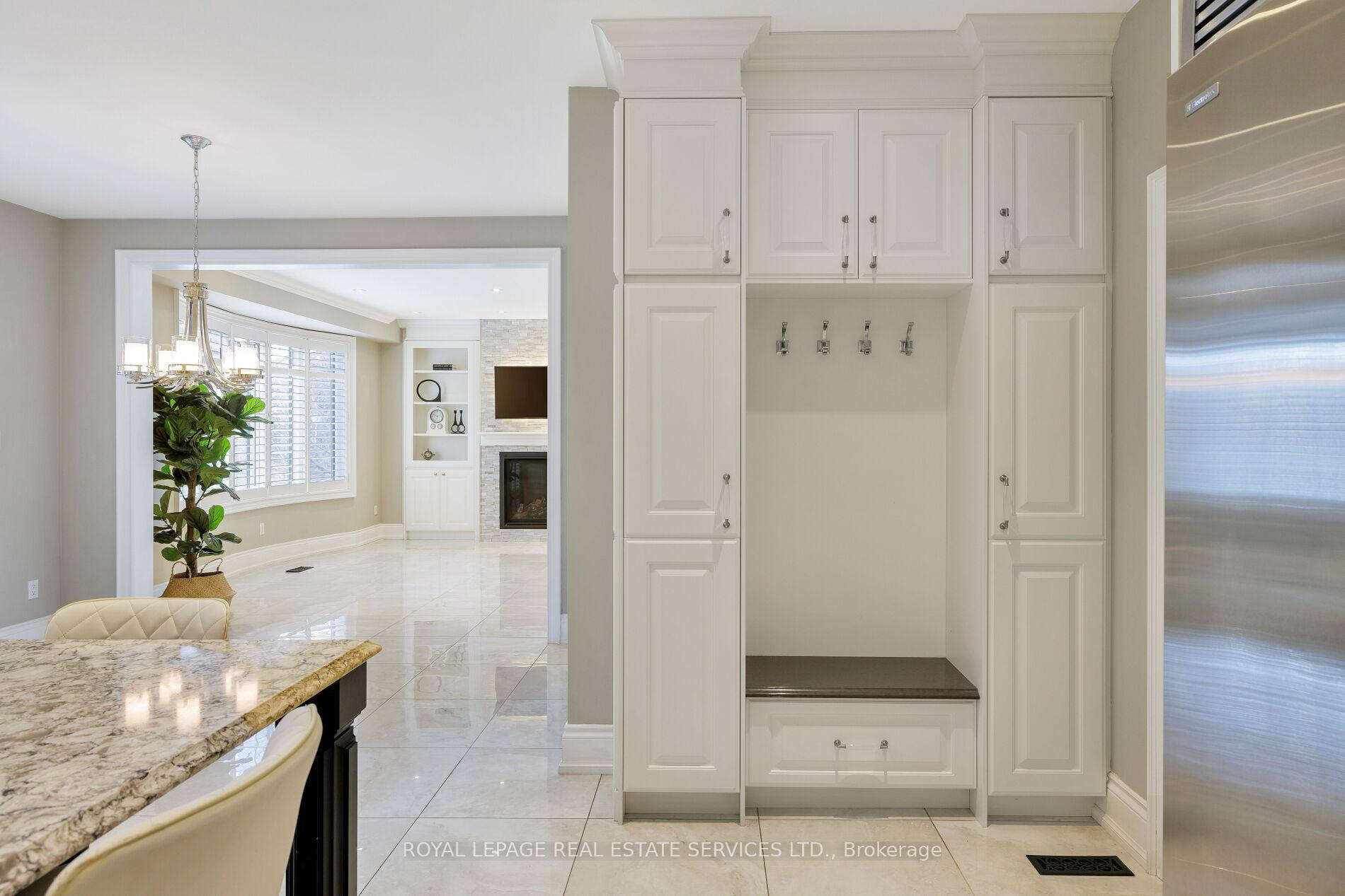2225 Glazebrook Circle