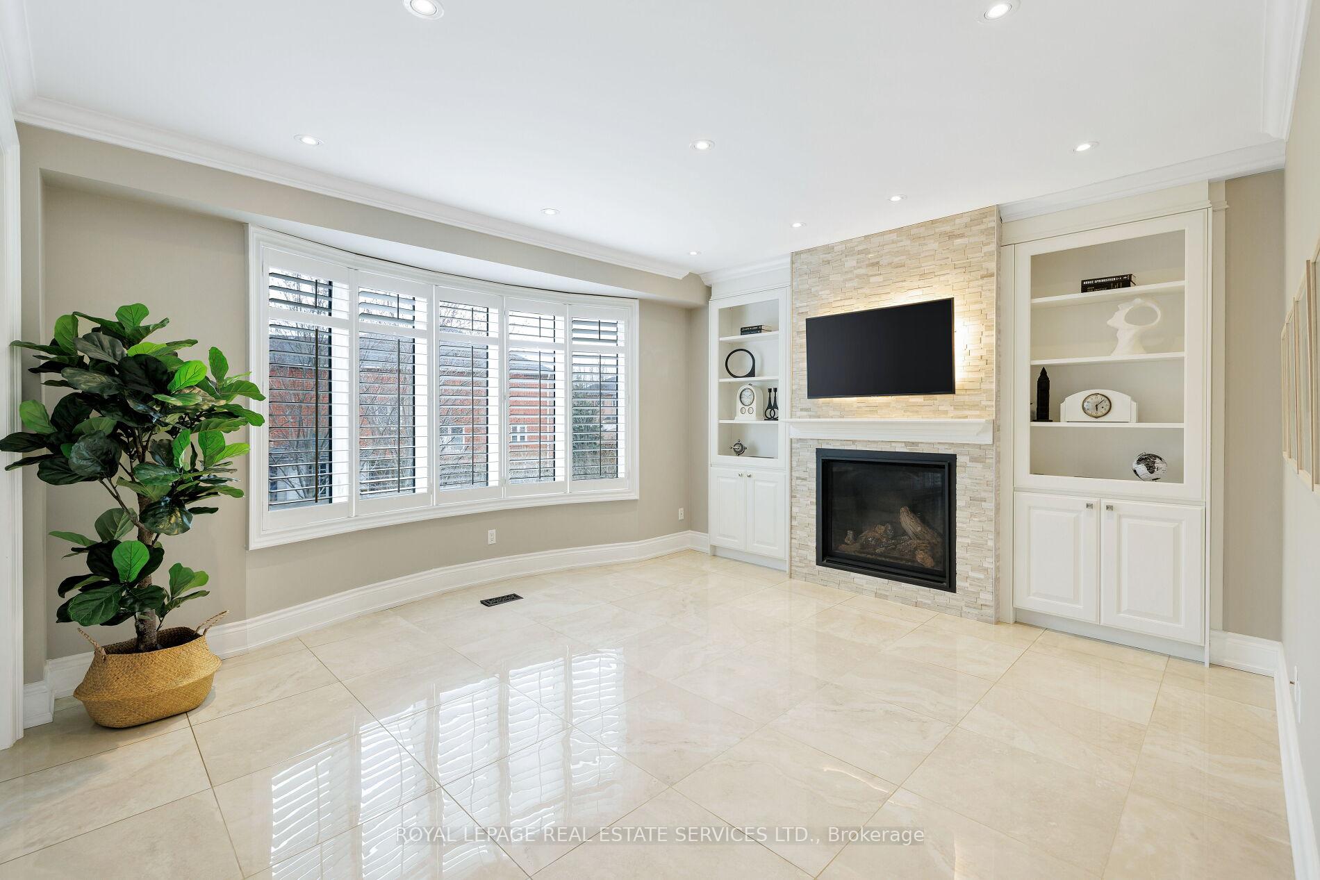 2225 Glazebrook Circle