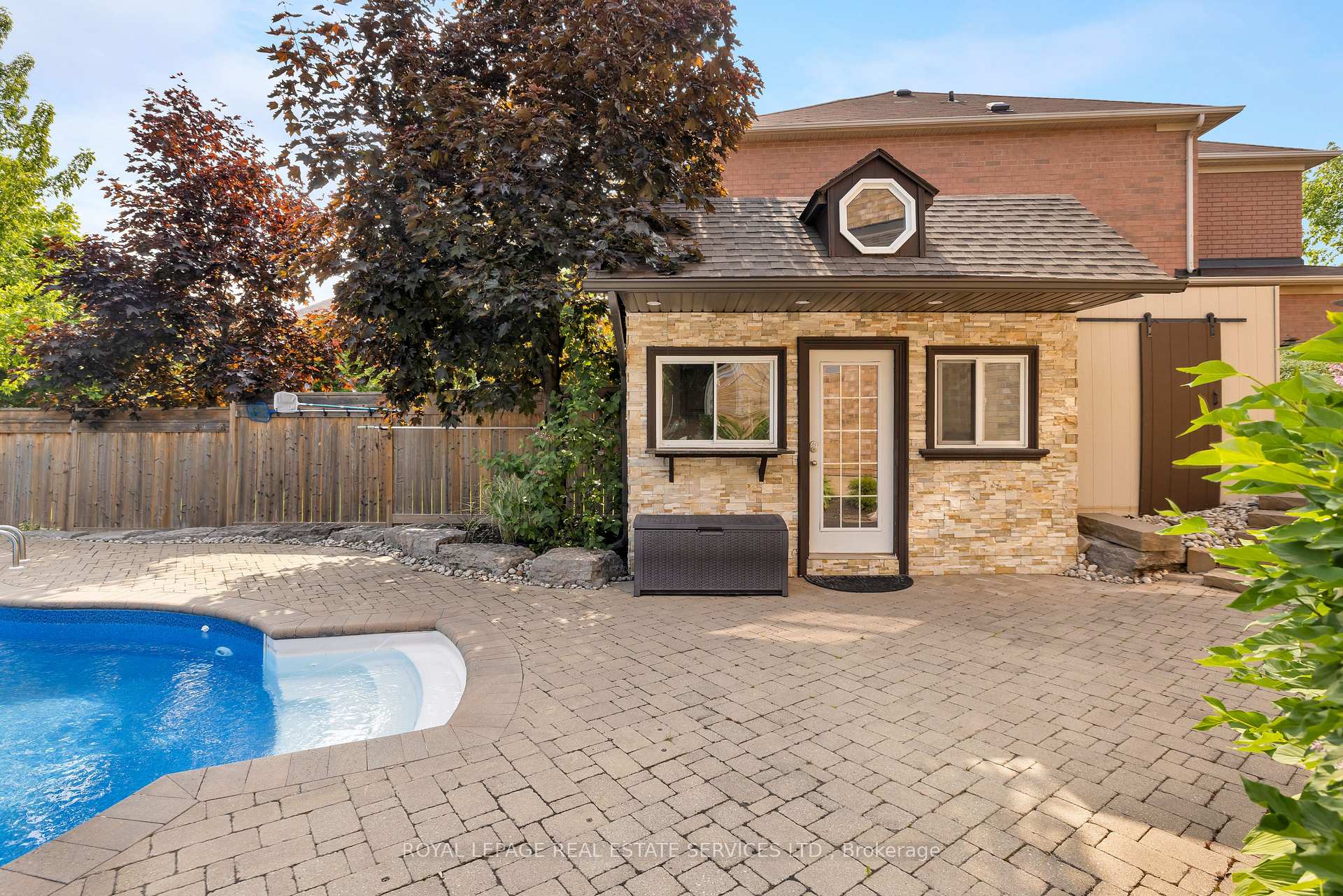 2225 Glazebrook Circle