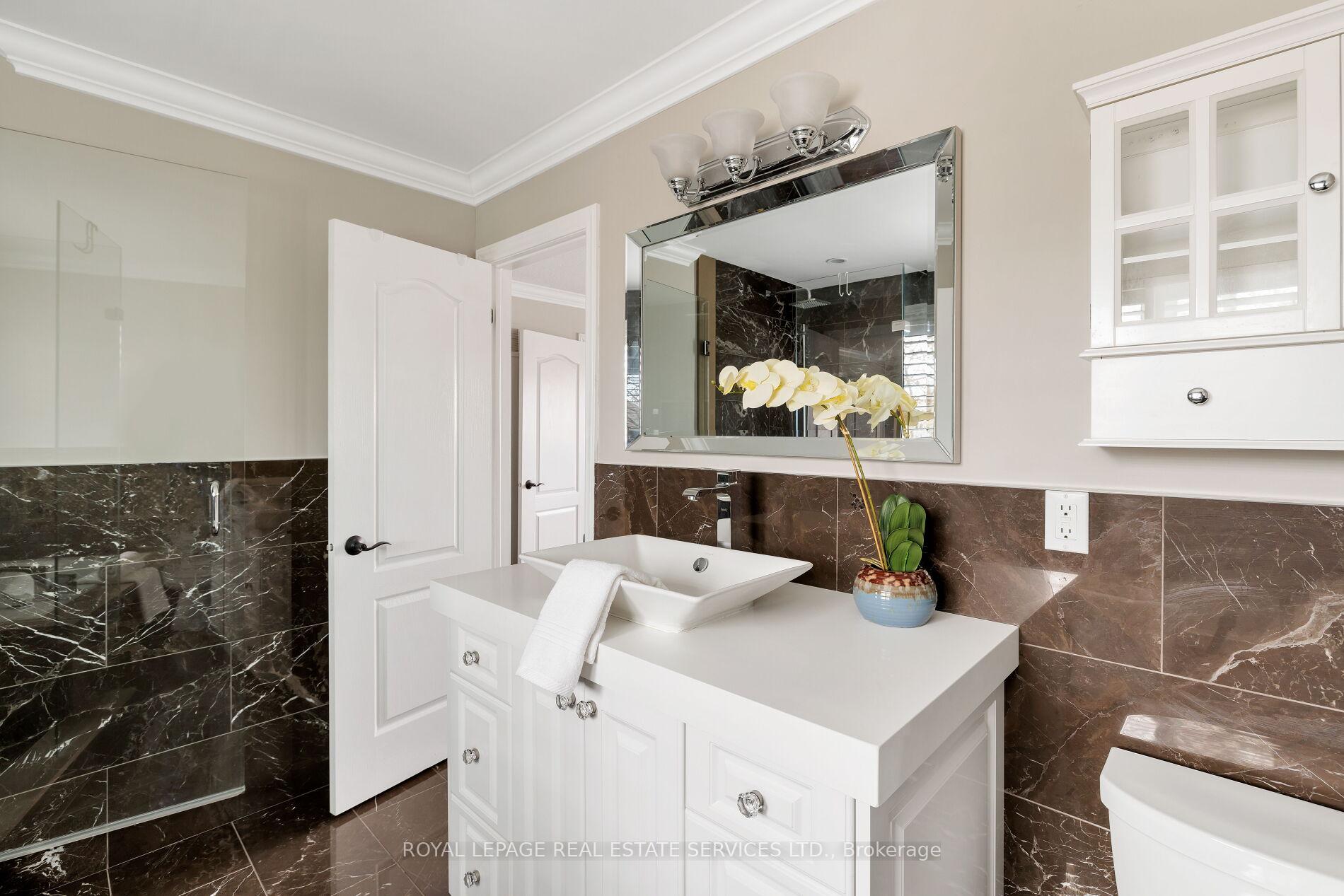 2225 Glazebrook Circle