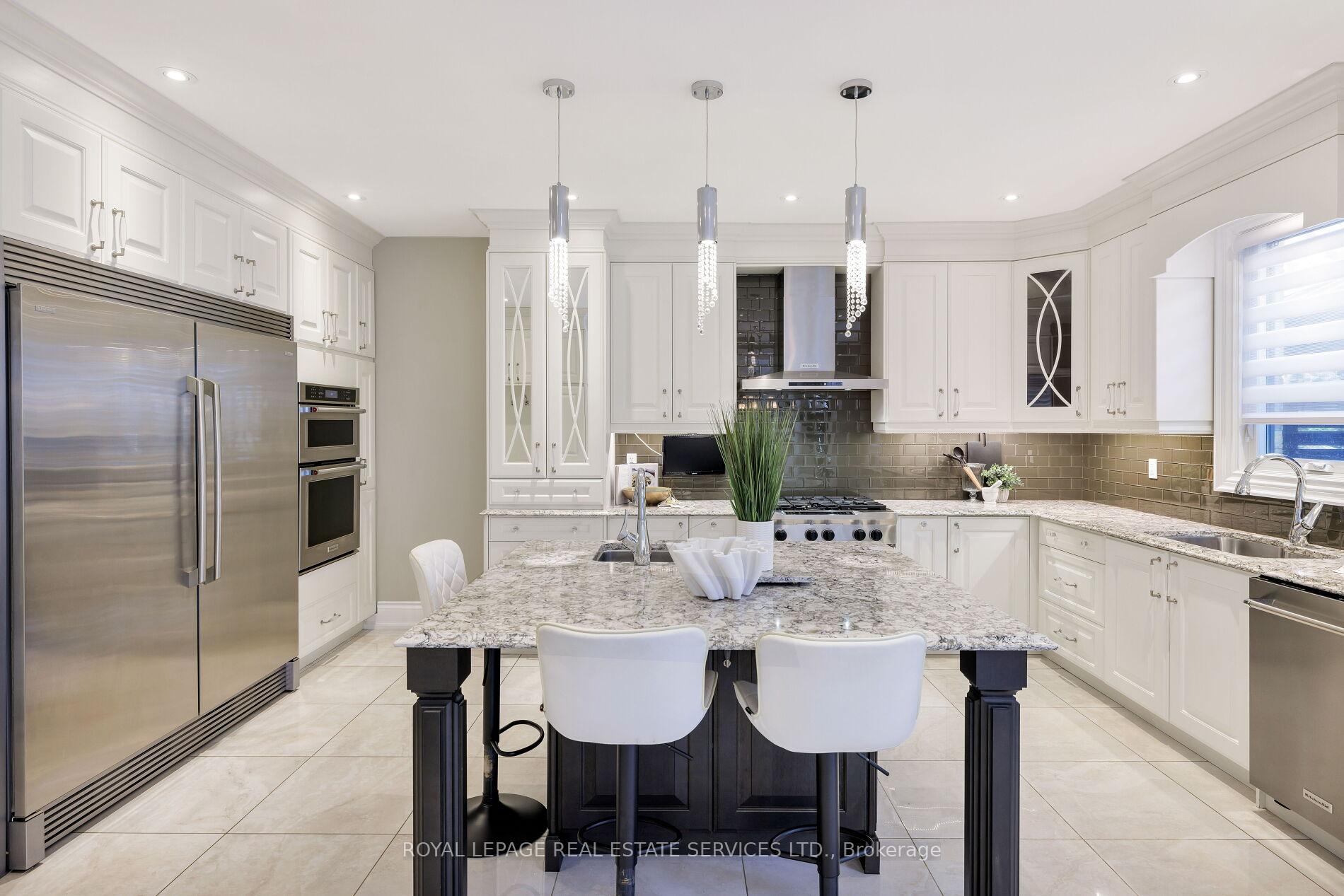 2225 Glazebrook Circle