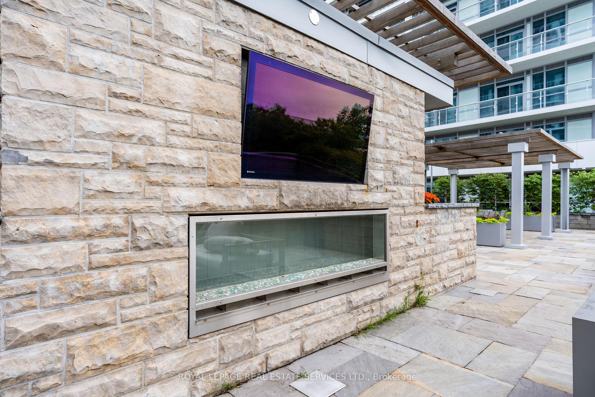 #612 - 55 Speers Road Unit: 612