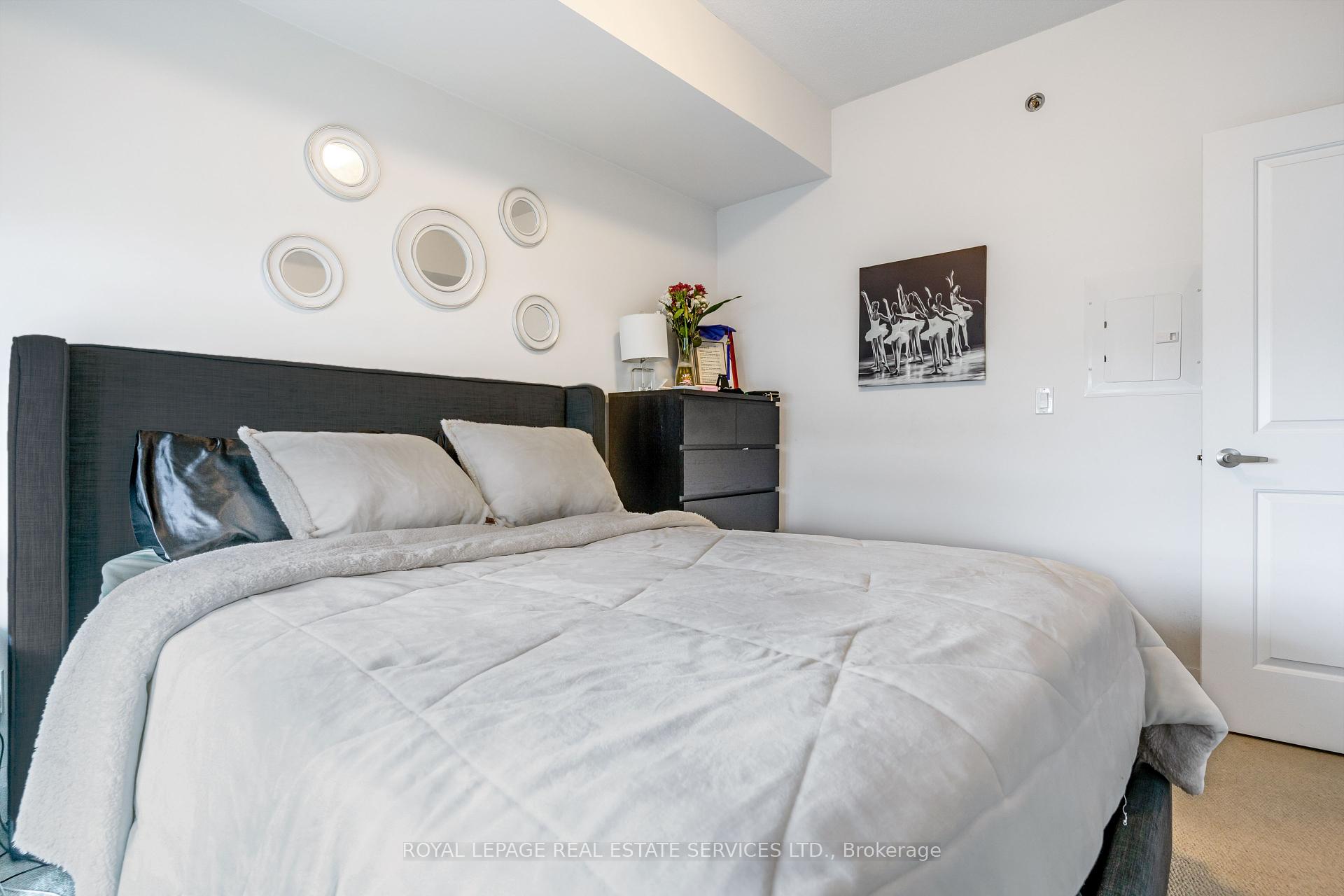 #612 - 55 Speers Road Unit: 612