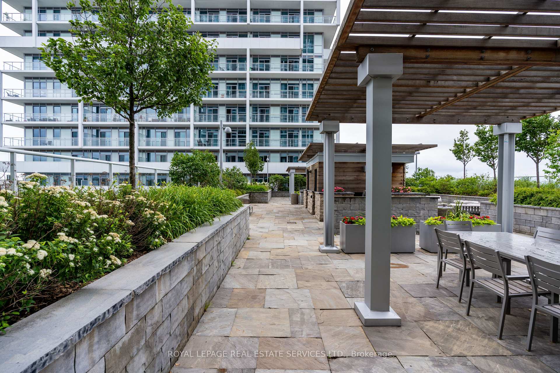 #612 - 55 Speers Road Unit: 612