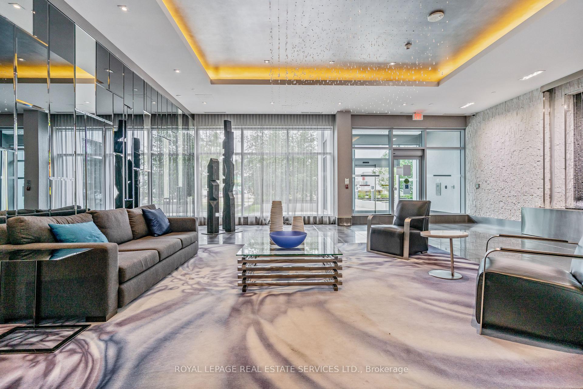 #612 - 55 Speers Road Unit: 612