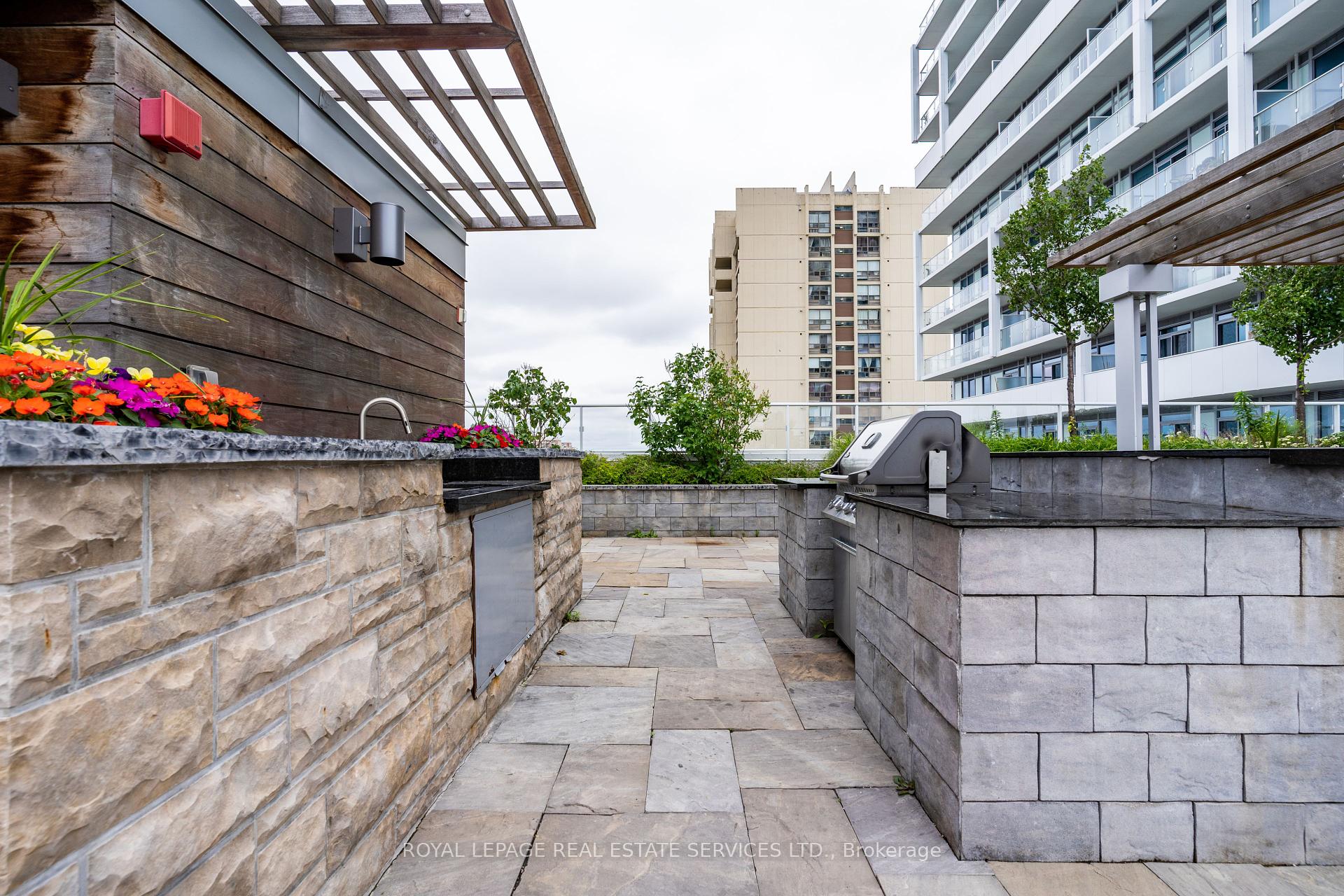 #612 - 55 Speers Road Unit: 612