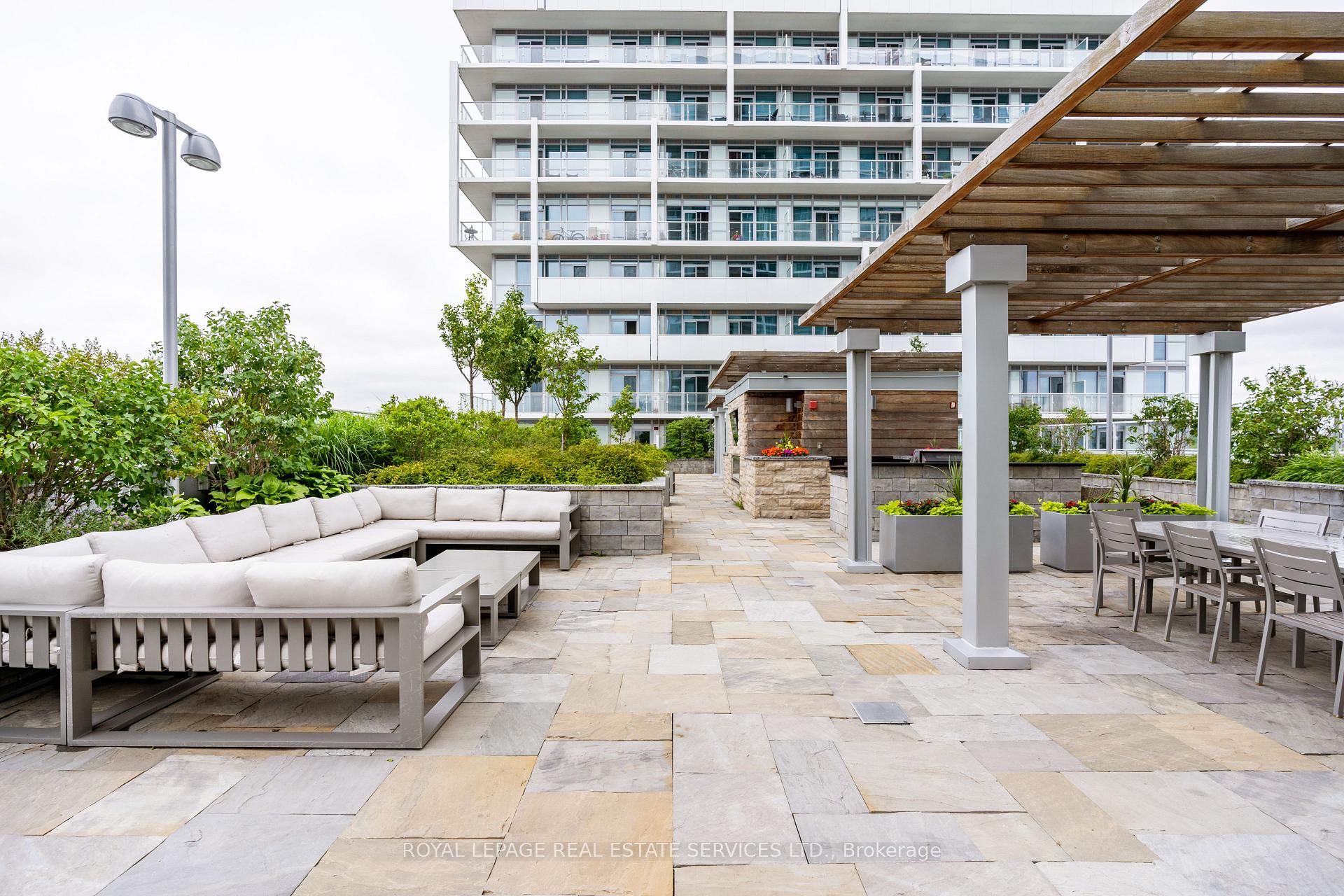 #612 - 55 Speers Road Unit: 612