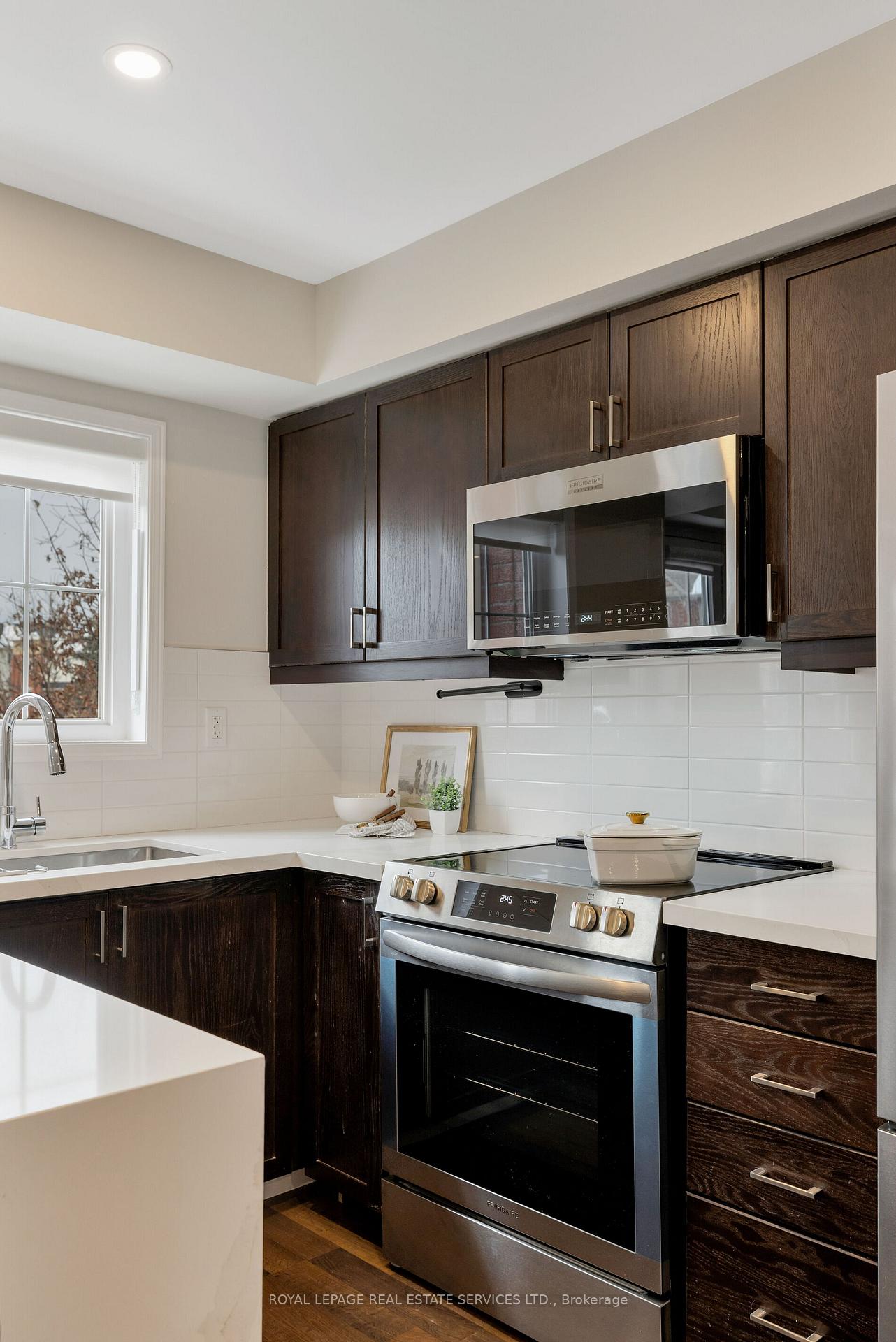 #10 - 15 Hays Boulevard Unit: 10