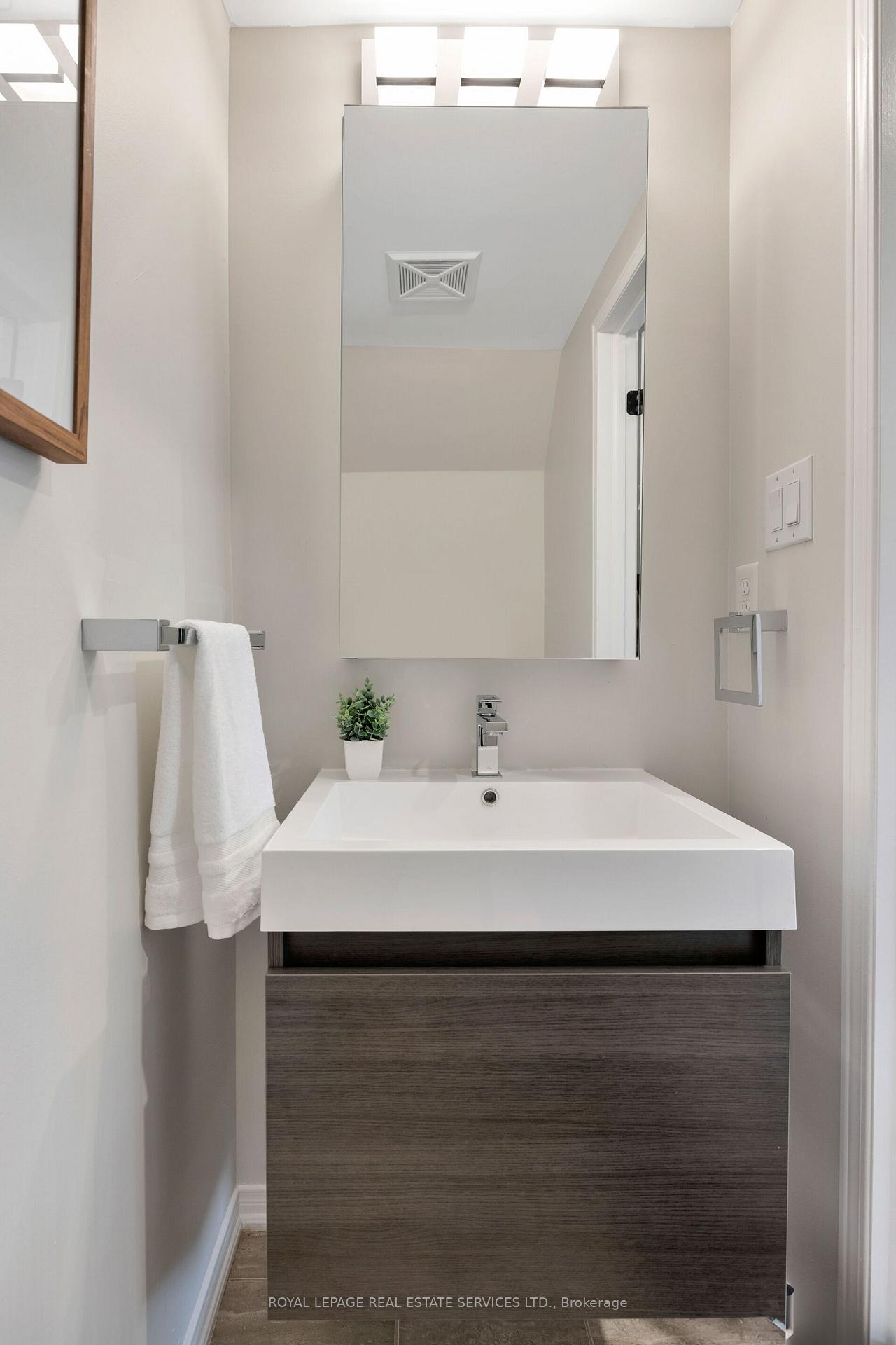 #10 - 15 Hays Boulevard Unit: 10