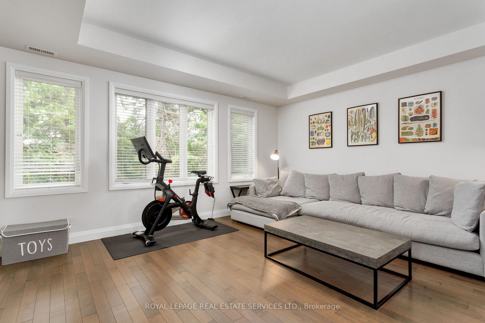 405 Plains Road E 22