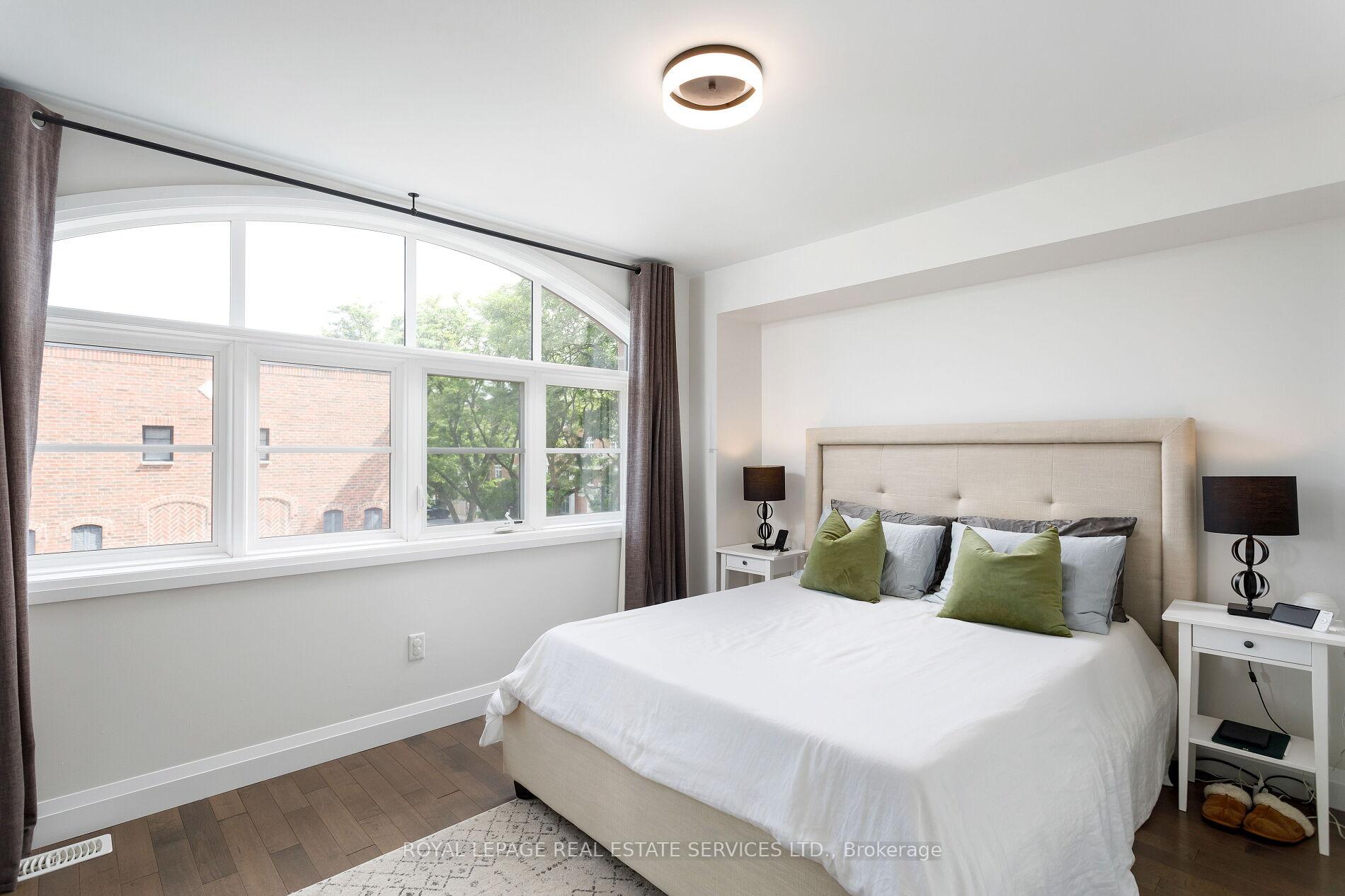 405 Plains Road E 22